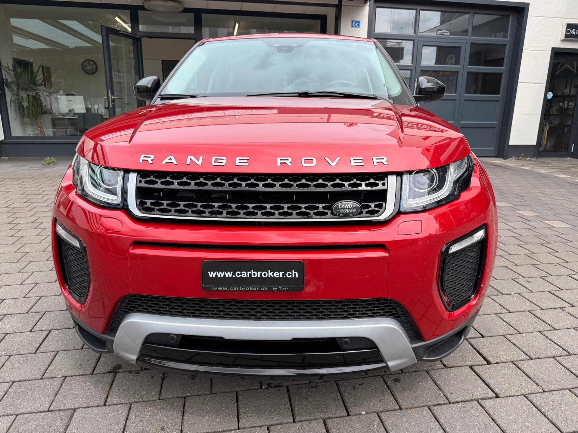 LAND ROVER Range Rover Evoque 2.0 TD4 SE Dynamic AT9-image-4