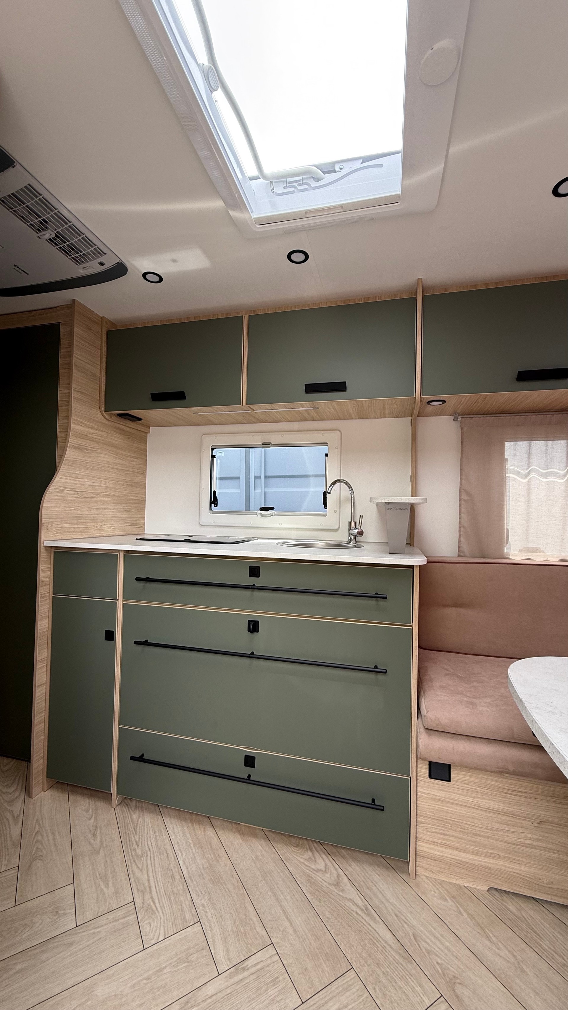 CARAVELAIR Exclusive Line 542-image-8