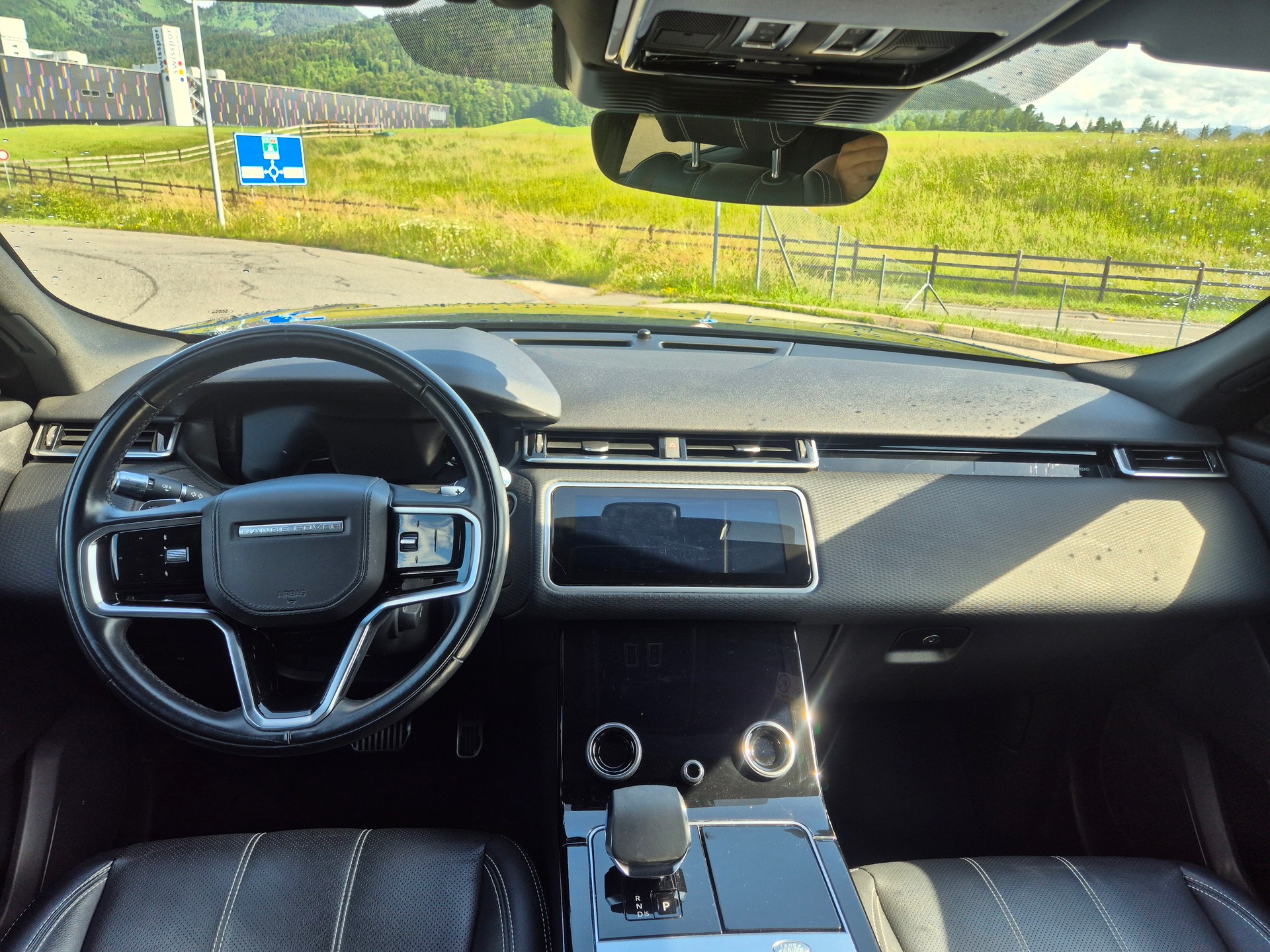 LAND ROVER 2.0 T R-Dynamic HSE-image-5