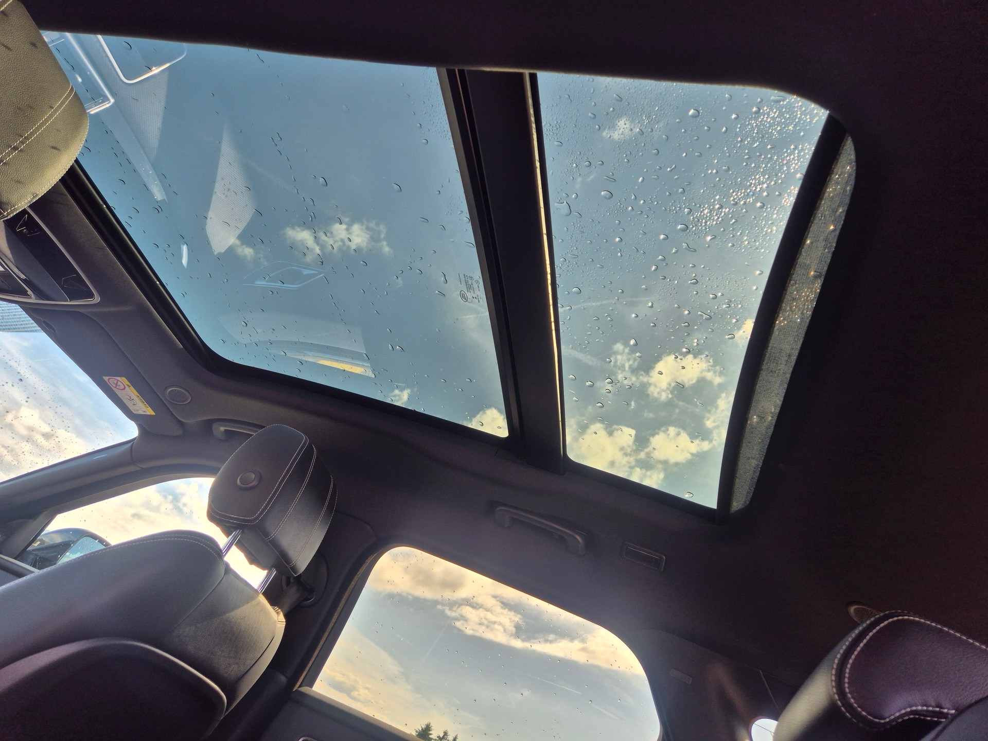 LAND ROVER 2.0 T R-Dynamic HSE-image-4