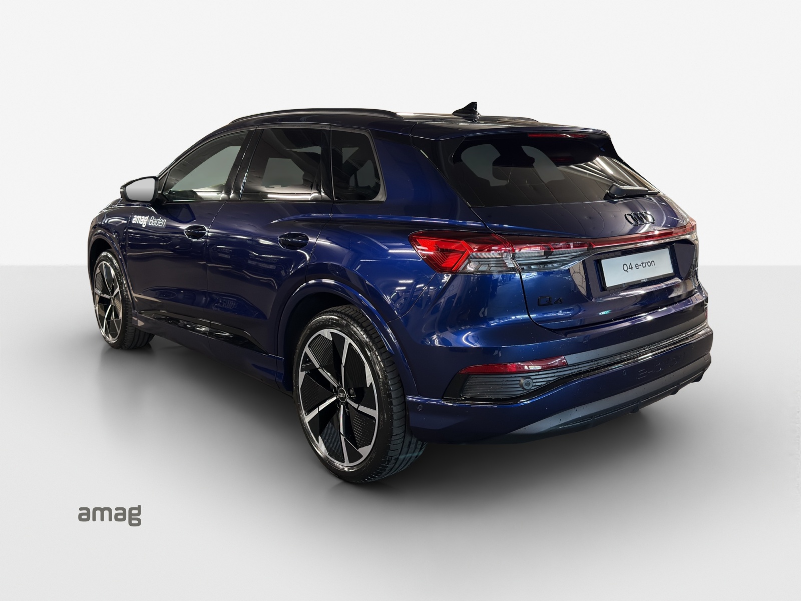 AUDI Q4 e-tron 45 Attraction quattro-image-2