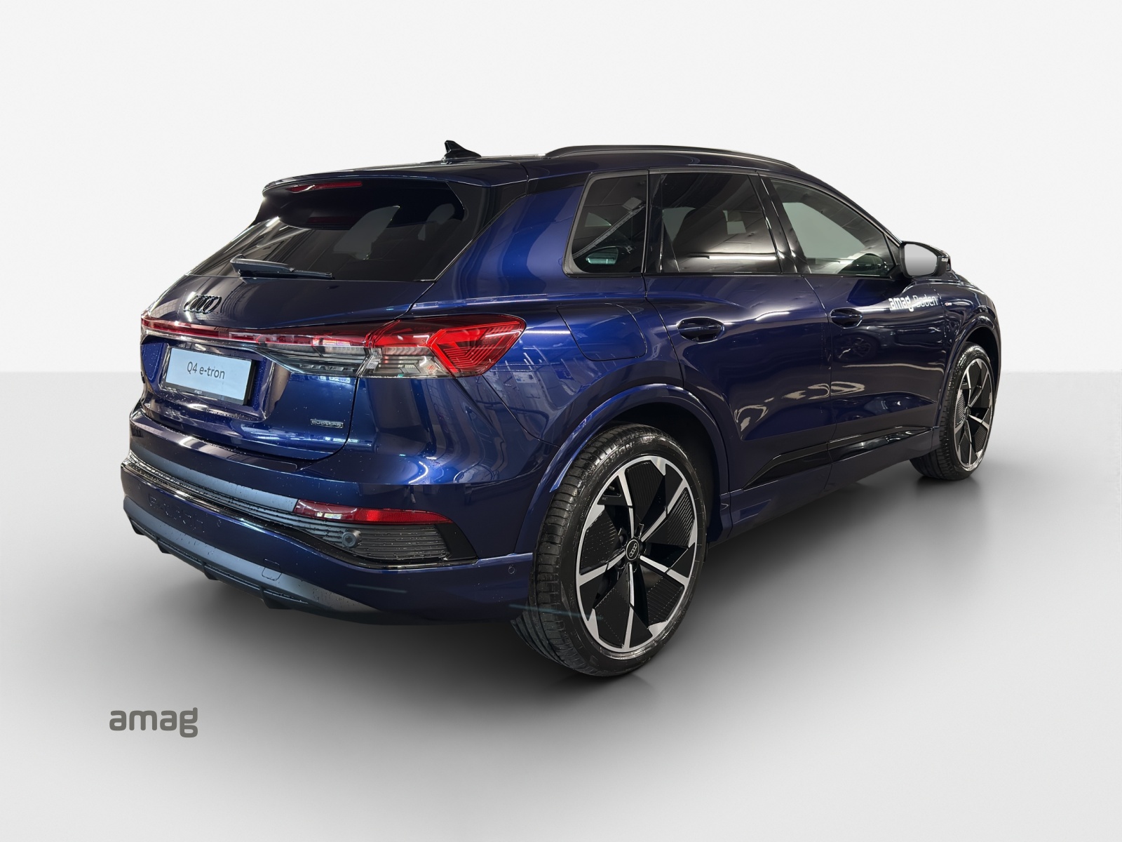 AUDI Q4 e-tron 45 Attraction quattro-image-4