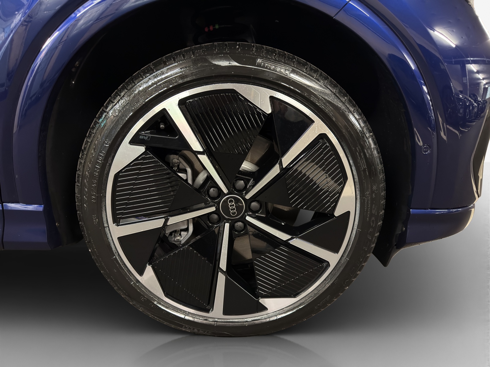AUDI Q4 e-tron 45 Attraction quattro-image-15