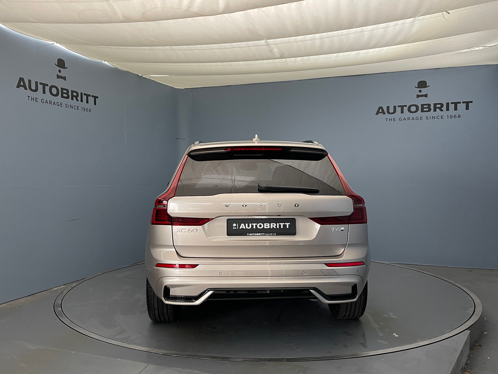 VOLVO XC60 2.0 T6 TE Ultra Dark eAWD-image-1