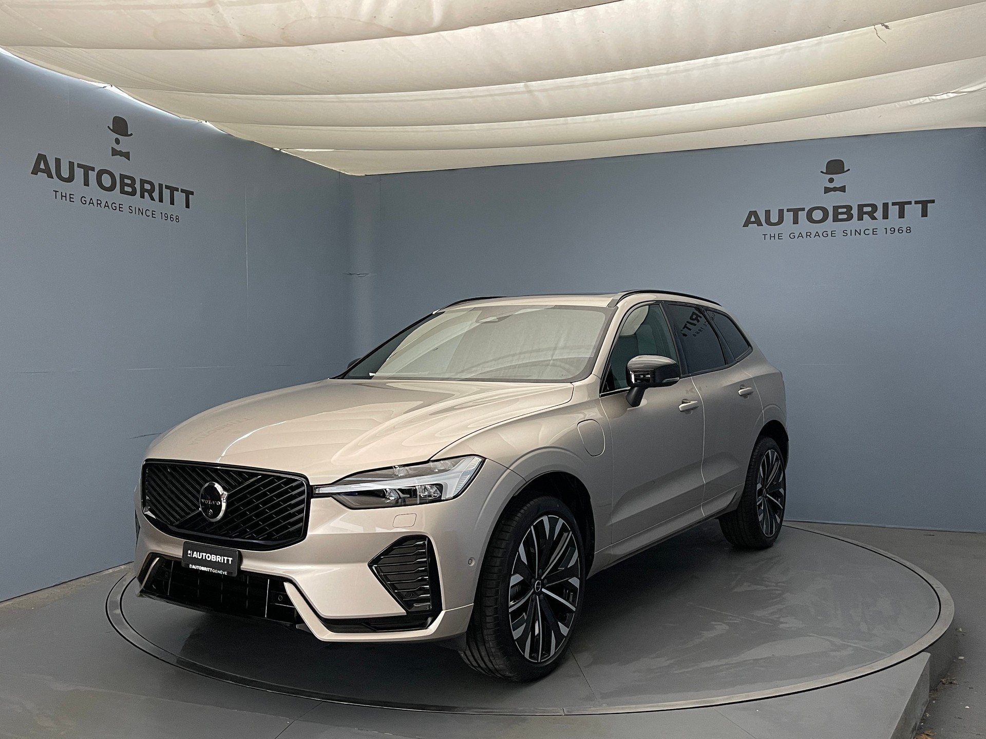VOLVO XC60 2.0 T6 TE Ultra Dark eAWD-image-0