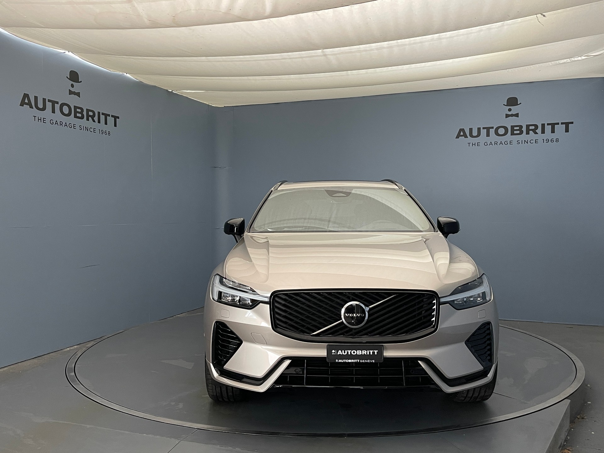 VOLVO XC60 2.0 T6 TE Ultra Dark eAWD-image-2