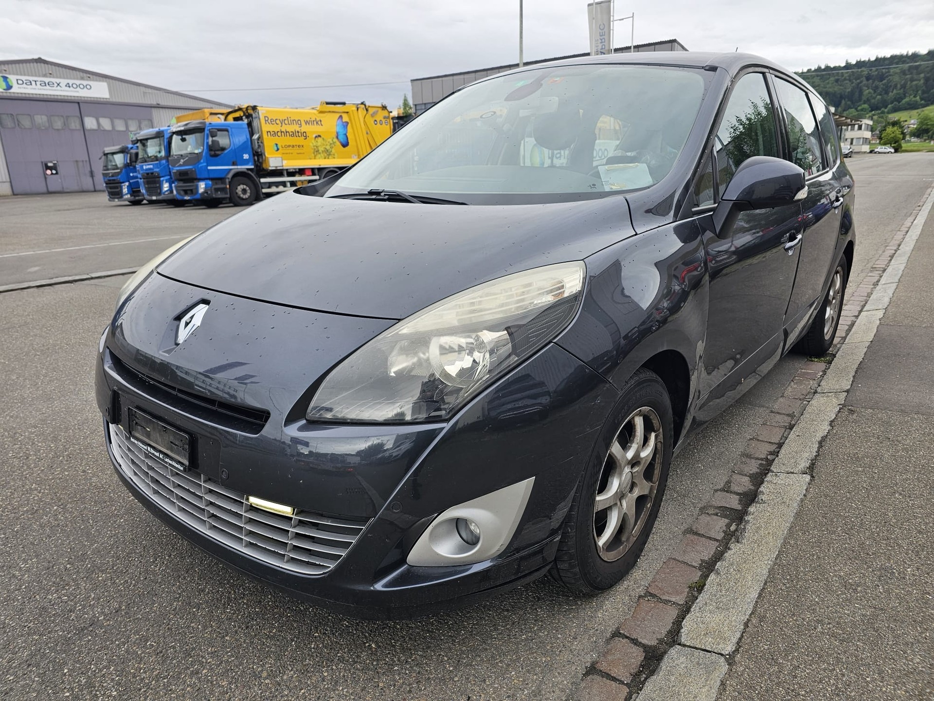 RENAULT Grand Scénic 1.4 16V Turbo Expression-image-1