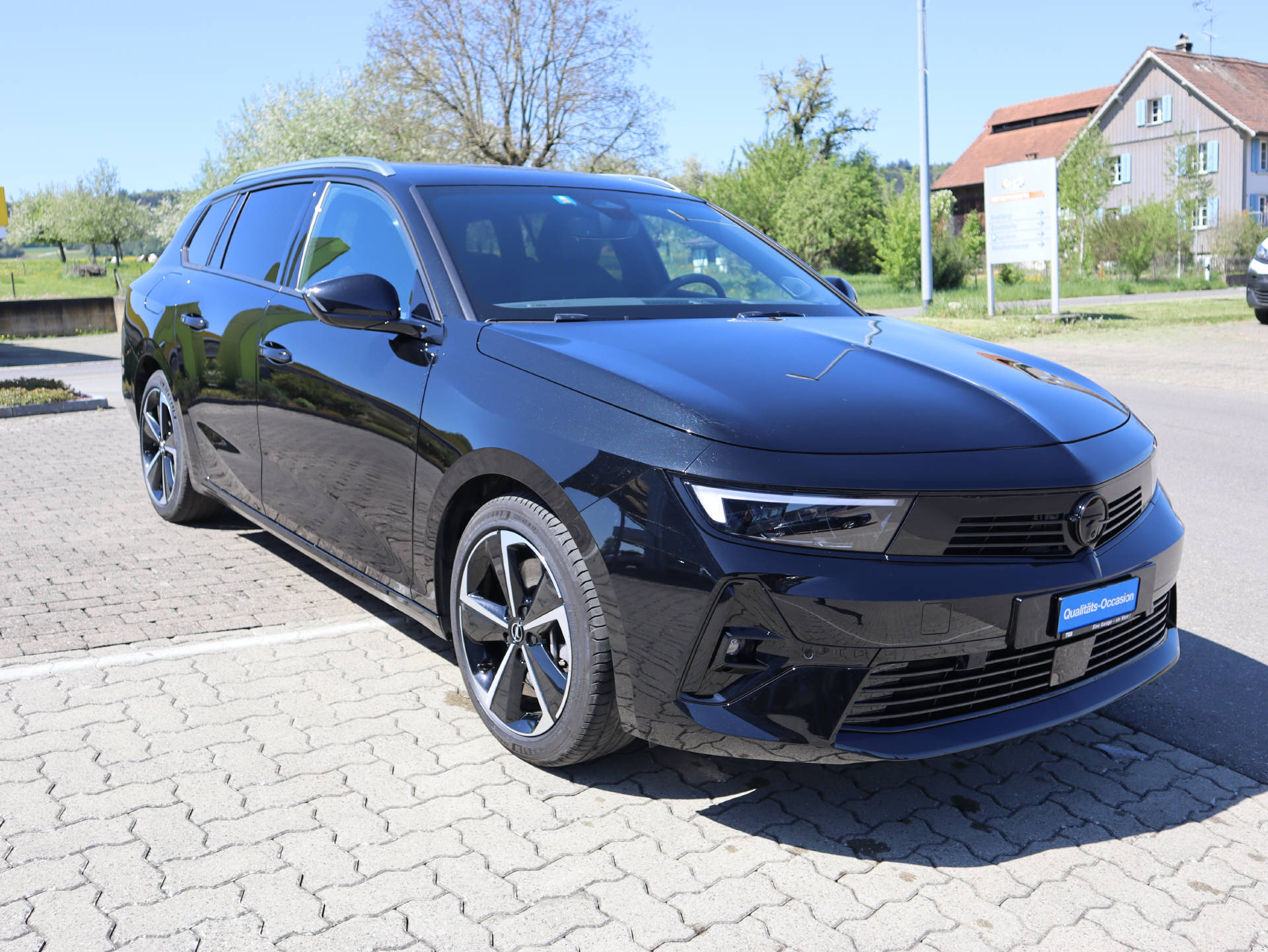 OPEL Astra Sports Tourer 1.6 T PHEV 180 Swiss-image-2