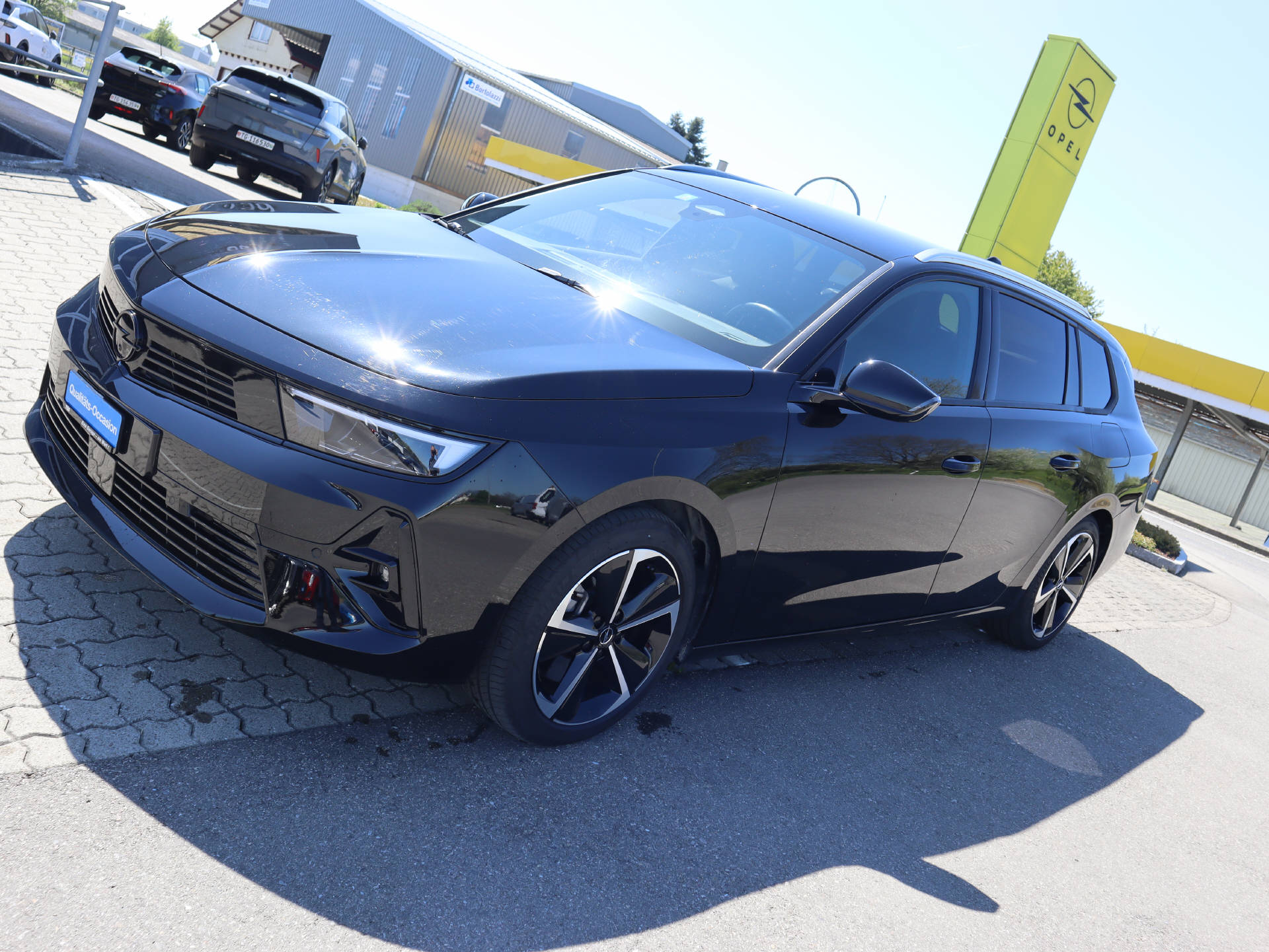 OPEL Astra Sports Tourer 1.6 T PHEV 180 Swiss-image-1