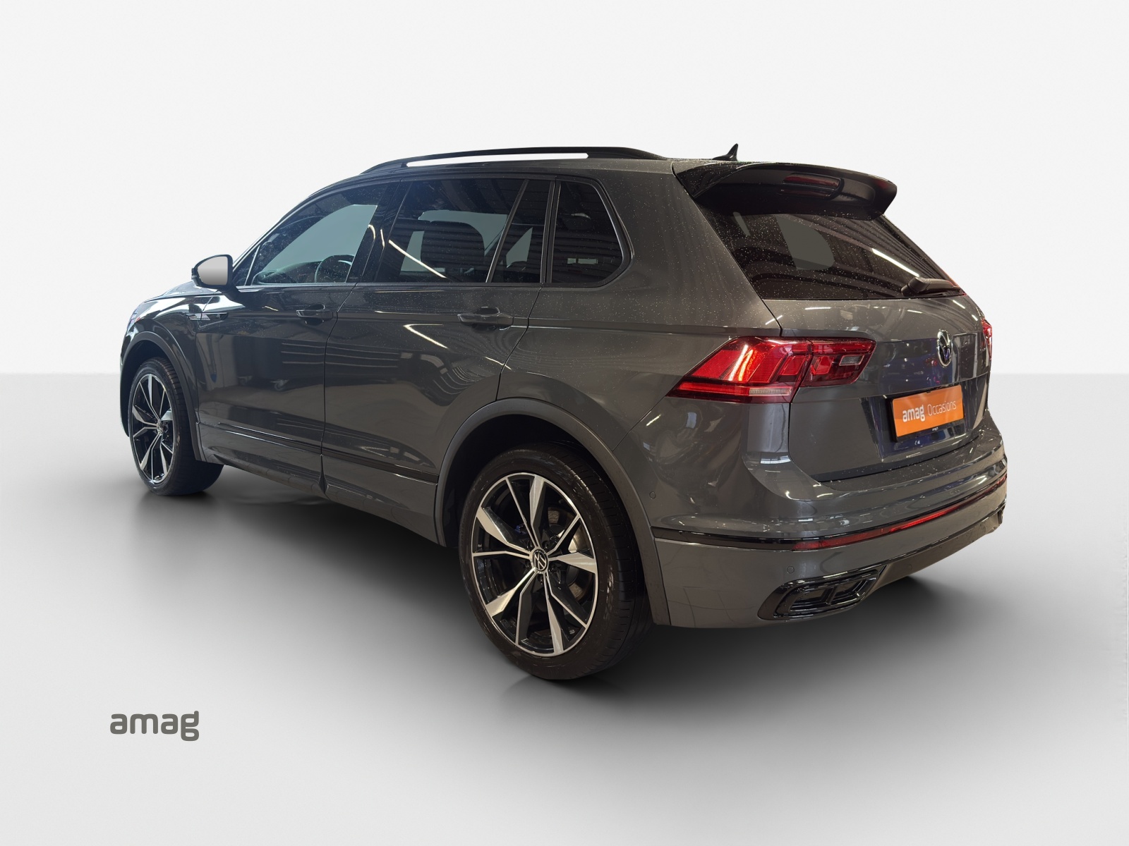 VW Tiguan 2.0TSI R-Line 4Motion DSG-image-2