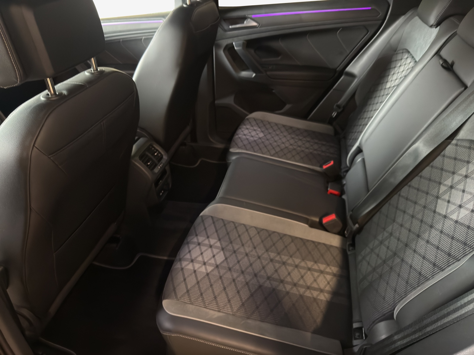 VW Tiguan 2.0TSI R-Line 4Motion DSG-image-11