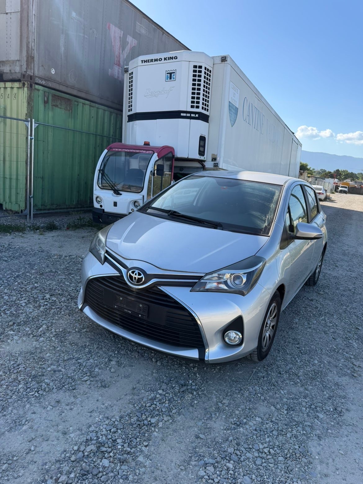 TOYOTA Yaris 1.33 Luna Multidrive-image-4