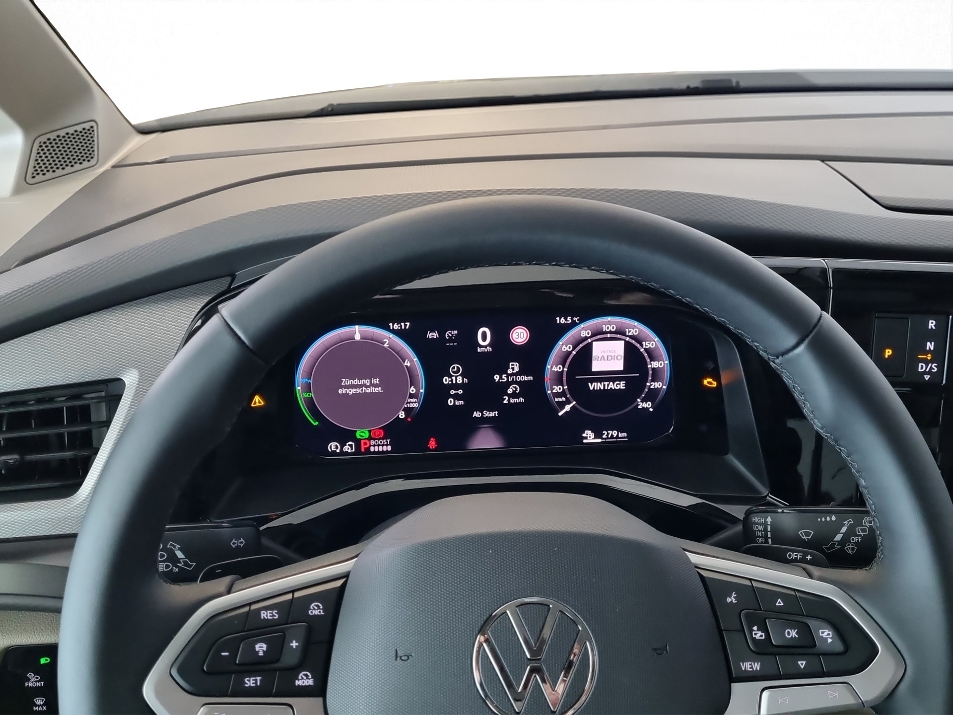 VW T7 Multivan 1.5 eHybrid Business 4Motion Lang-image-10
