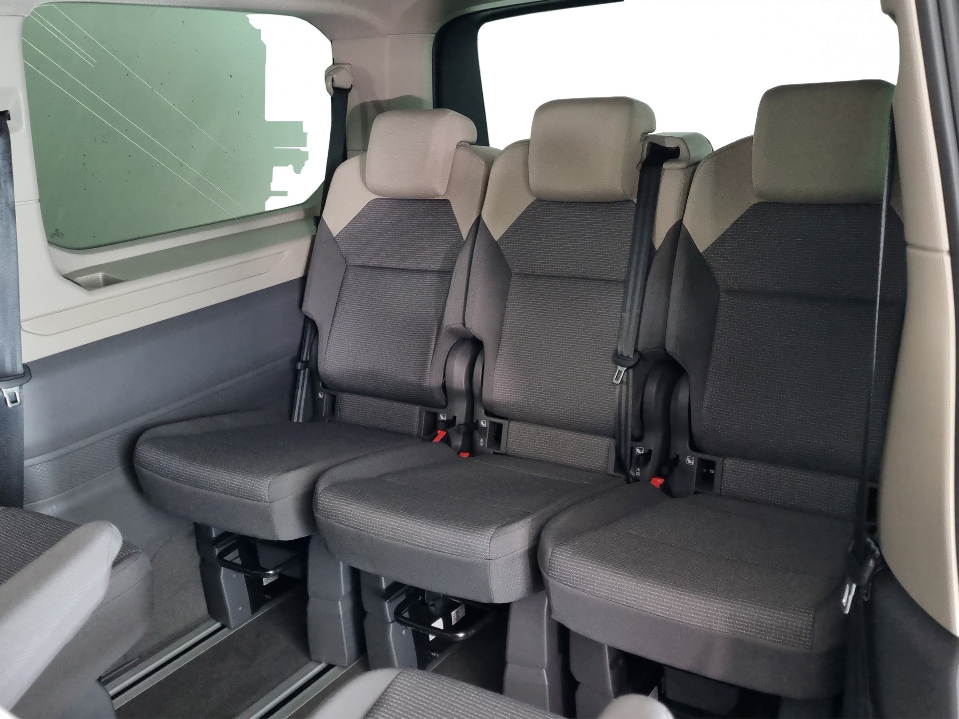 VW T7 Multivan 1.5 eHybrid Business 4Motion Lang-image-6