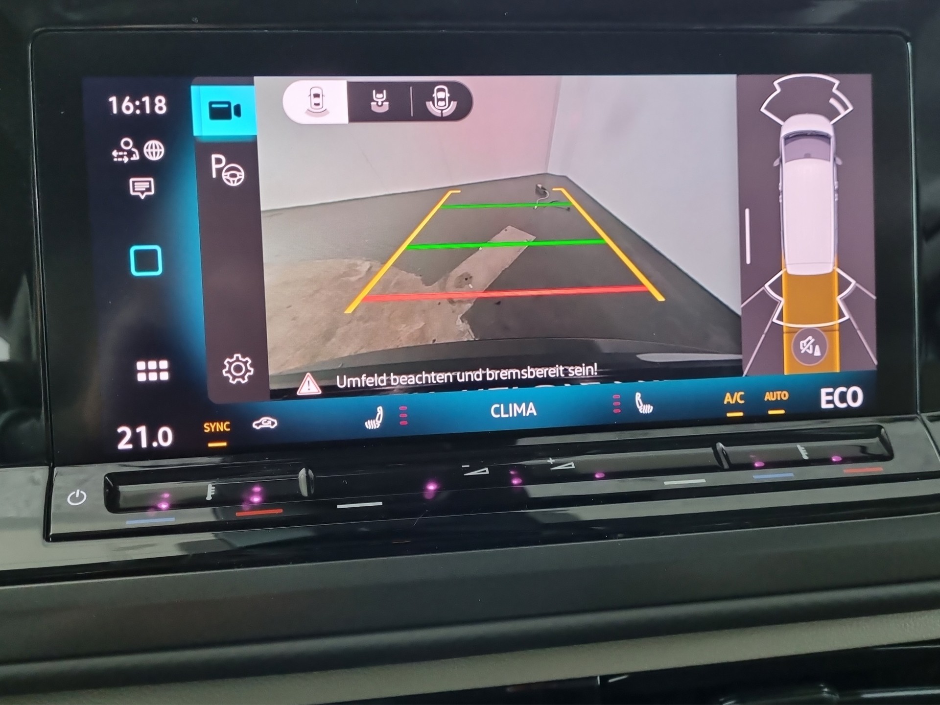 VW T7 Multivan 1.5 eHybrid Business 4Motion Lang-image-13