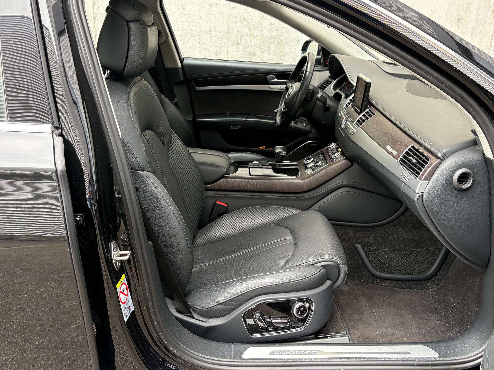 AUDI A8 L 3.0 TDI quattro tiptronic-image-9