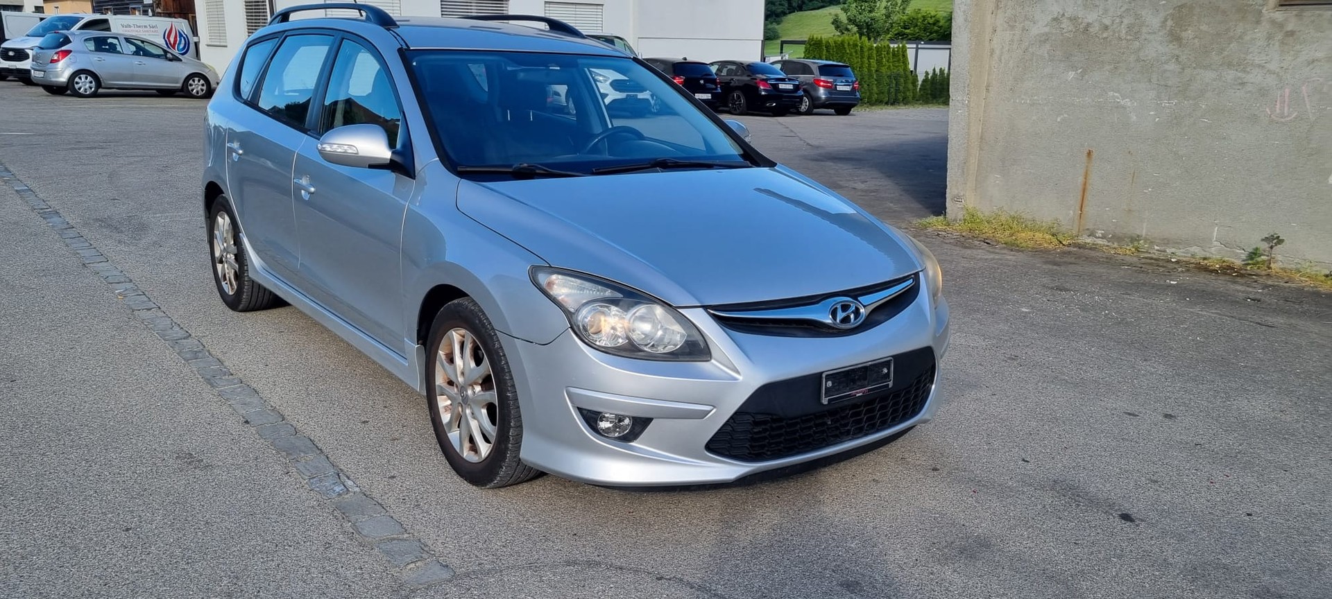 HYUNDAI i30 Wagon 1.6 Swiss Plus Edition-image-0