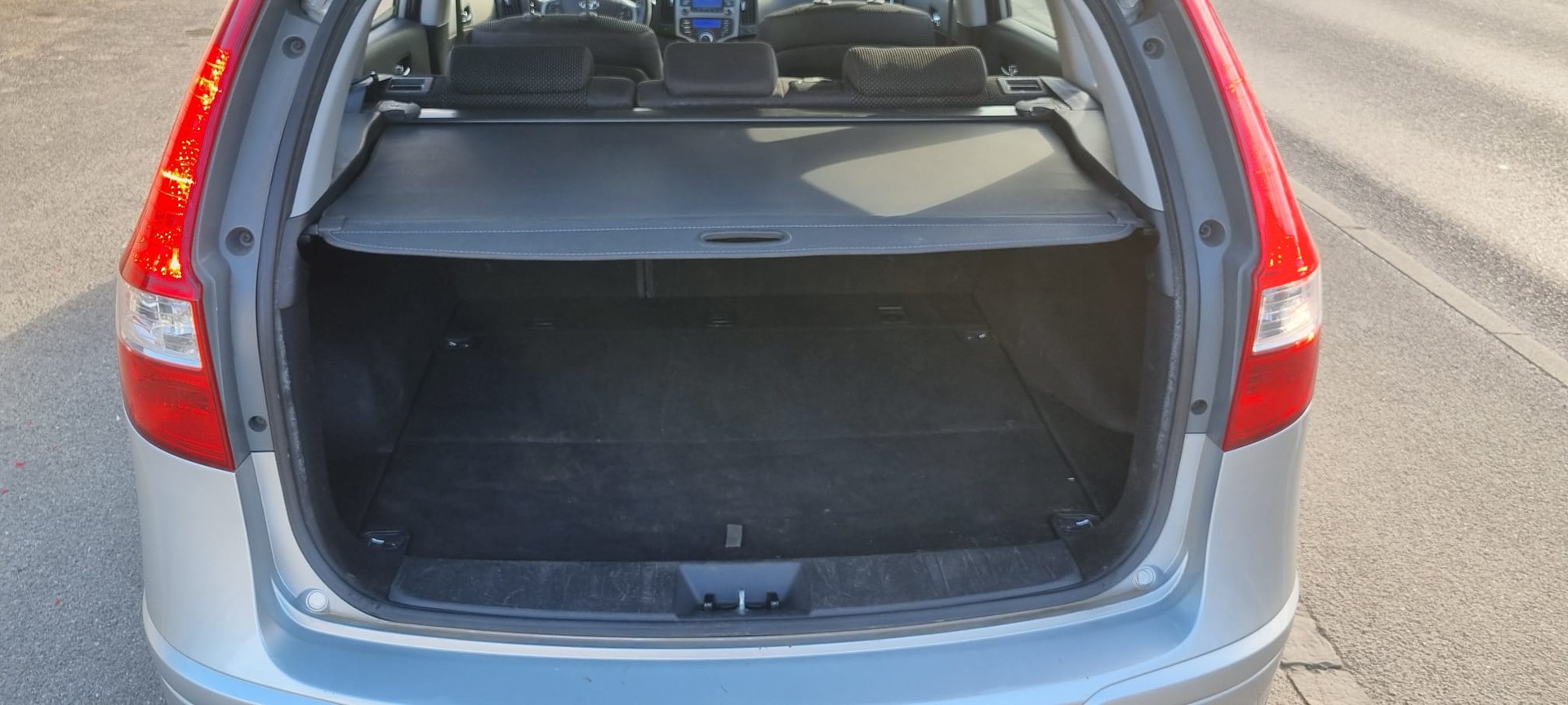 HYUNDAI i30 Wagon 1.6 Swiss Plus Edition-image-10