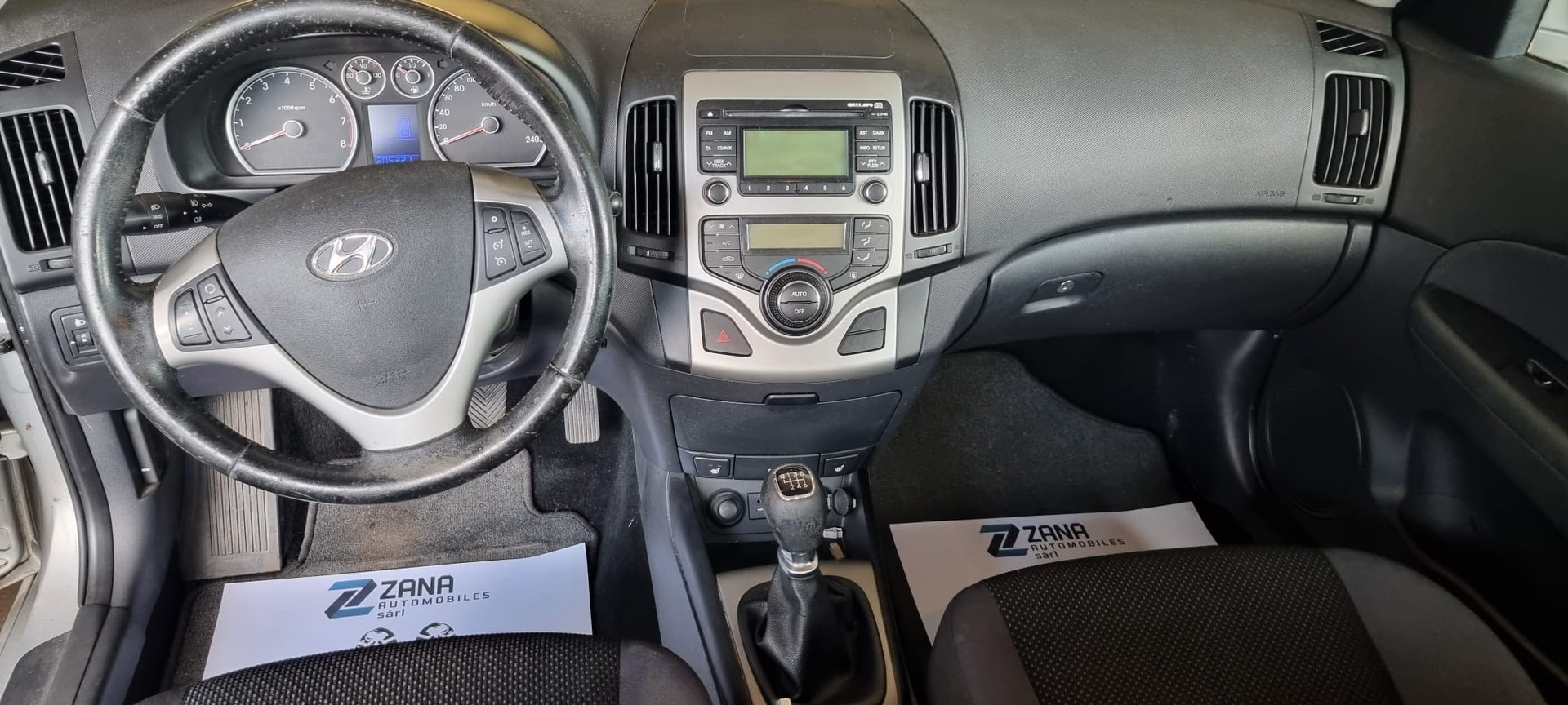 HYUNDAI i30 Wagon 1.6 Swiss Plus Edition-image-6