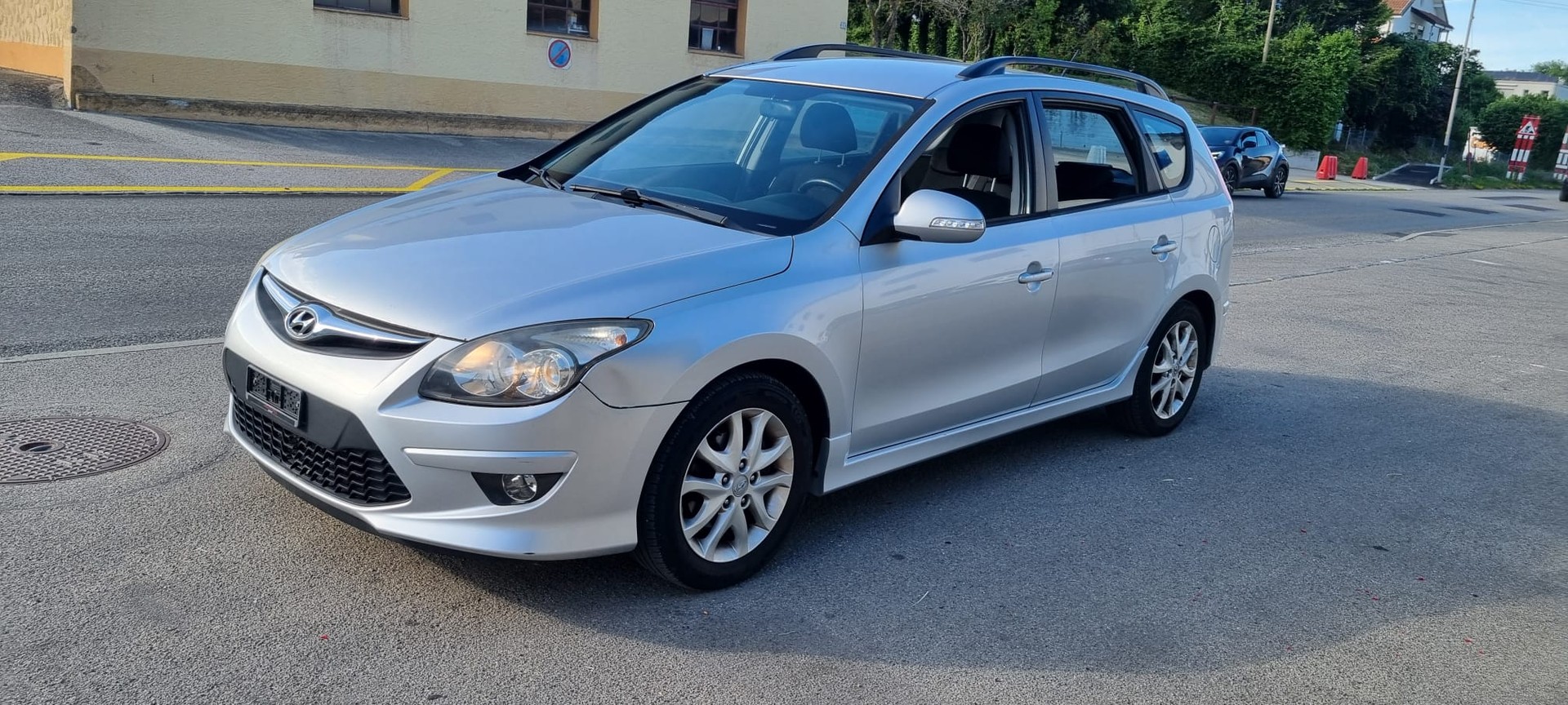 HYUNDAI i30 Wagon 1.6 Swiss Plus Edition-image-1