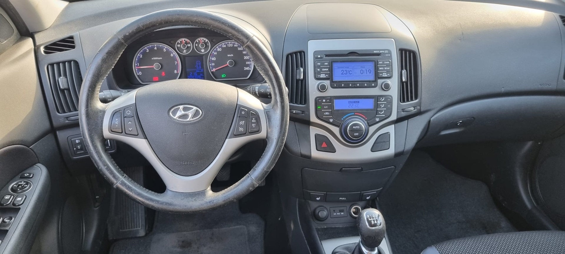HYUNDAI i30 Wagon 1.6 Swiss Plus Edition-image-9