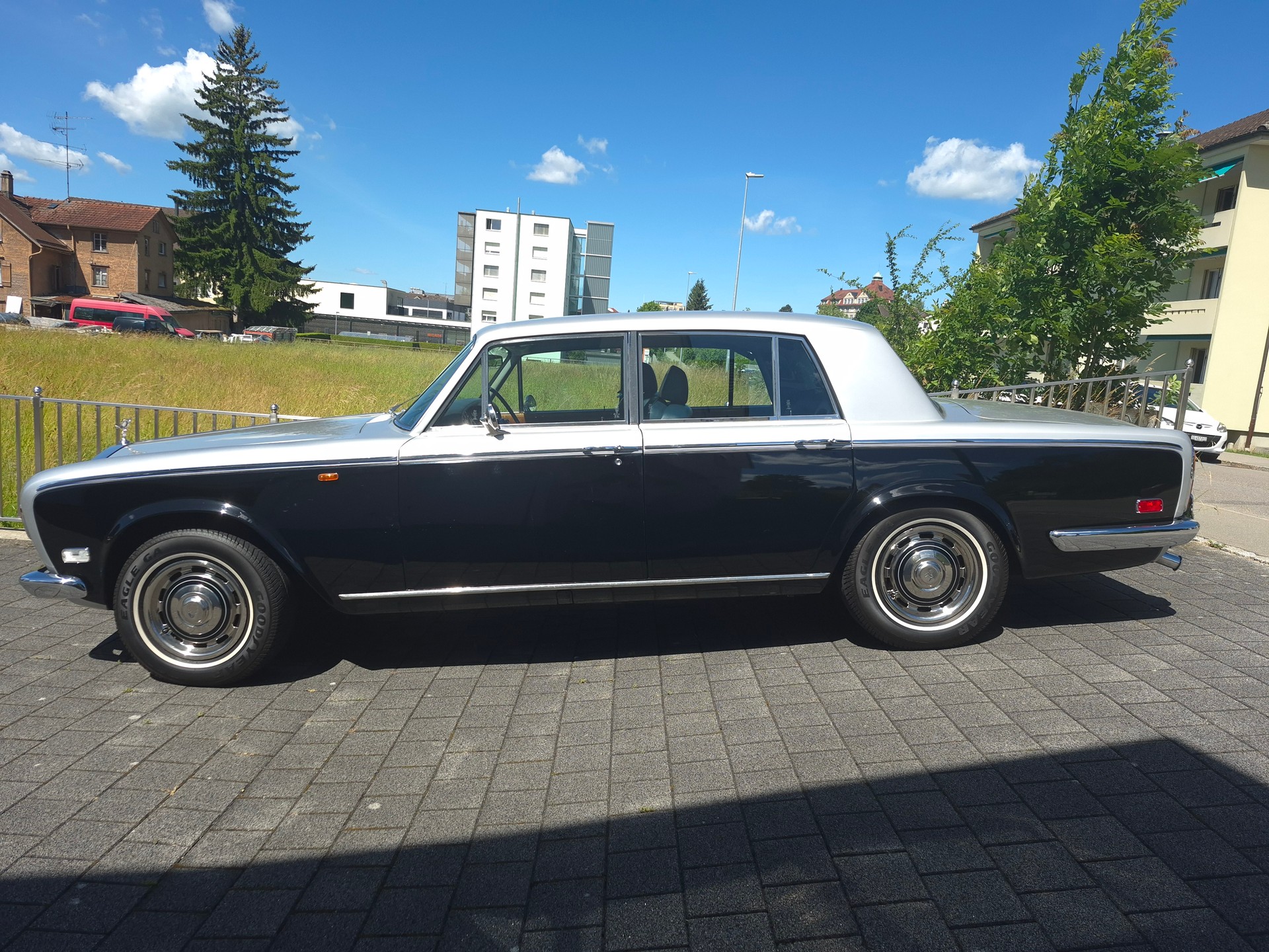 ROLLS-ROYCE Silver Shadow-image-2