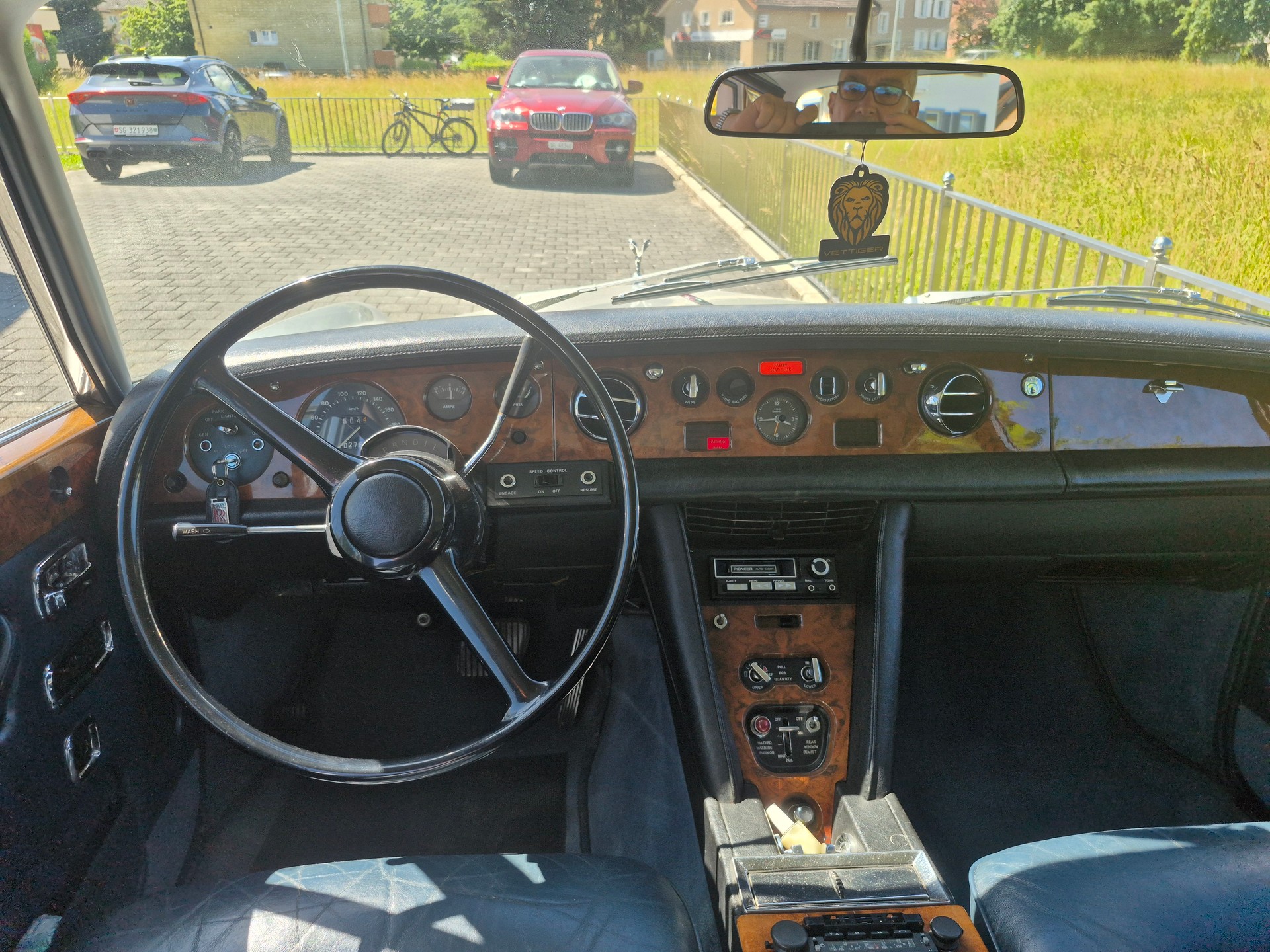 ROLLS-ROYCE Silver Shadow-image-3