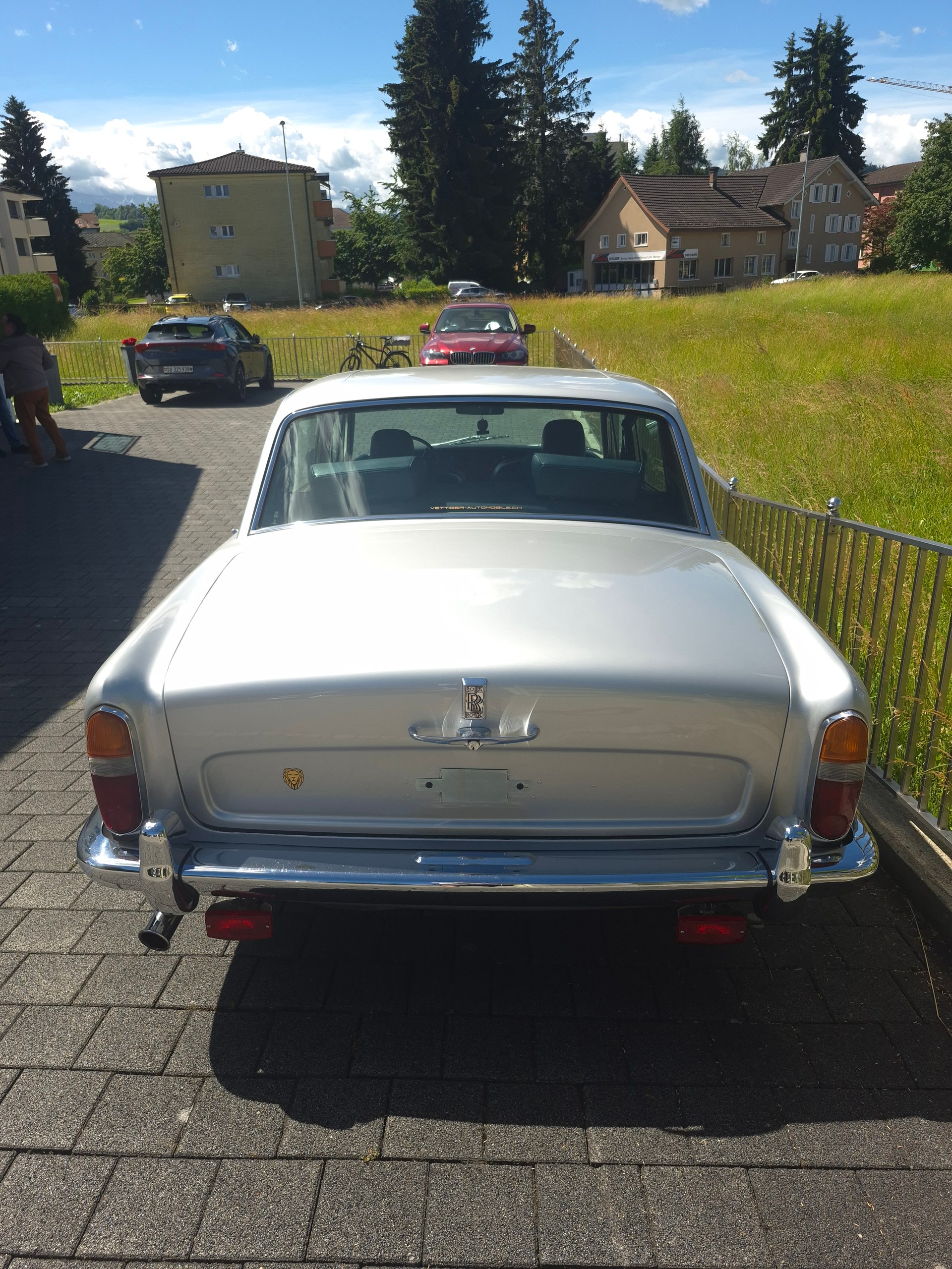 ROLLS-ROYCE Silver Shadow-image-1