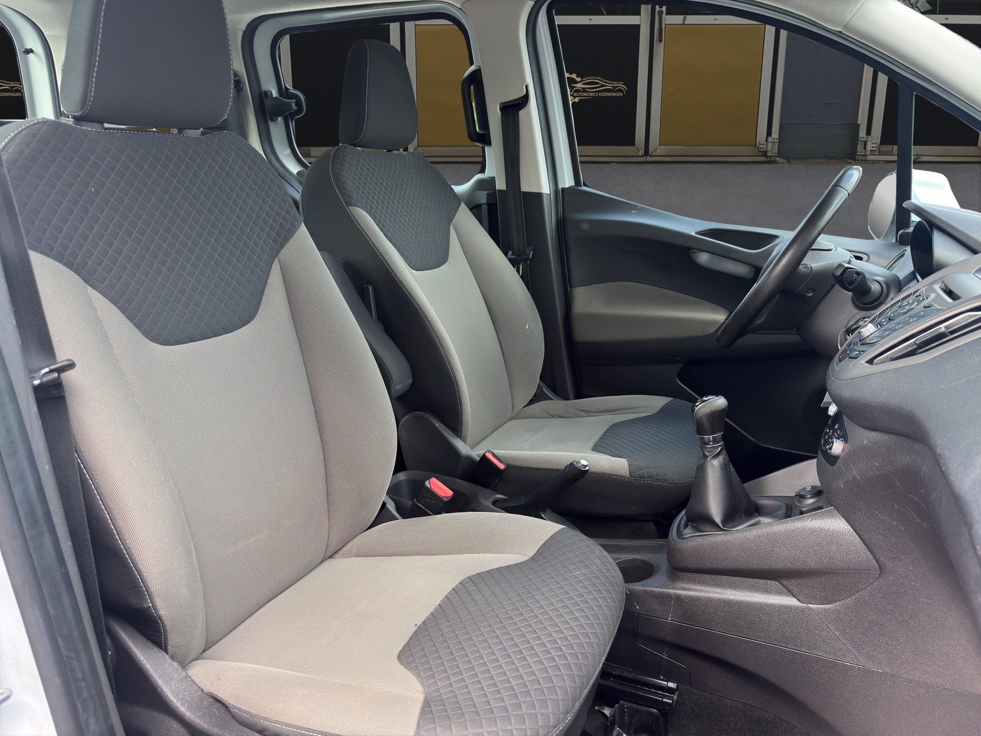 FORD Tourneo Courier 1.0 SCTi Trend-image-9