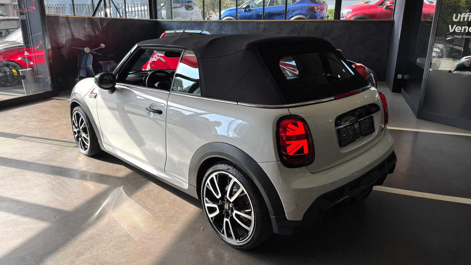 MINI Cooper John Cooper Works Cabriolet Steptronic-image-4