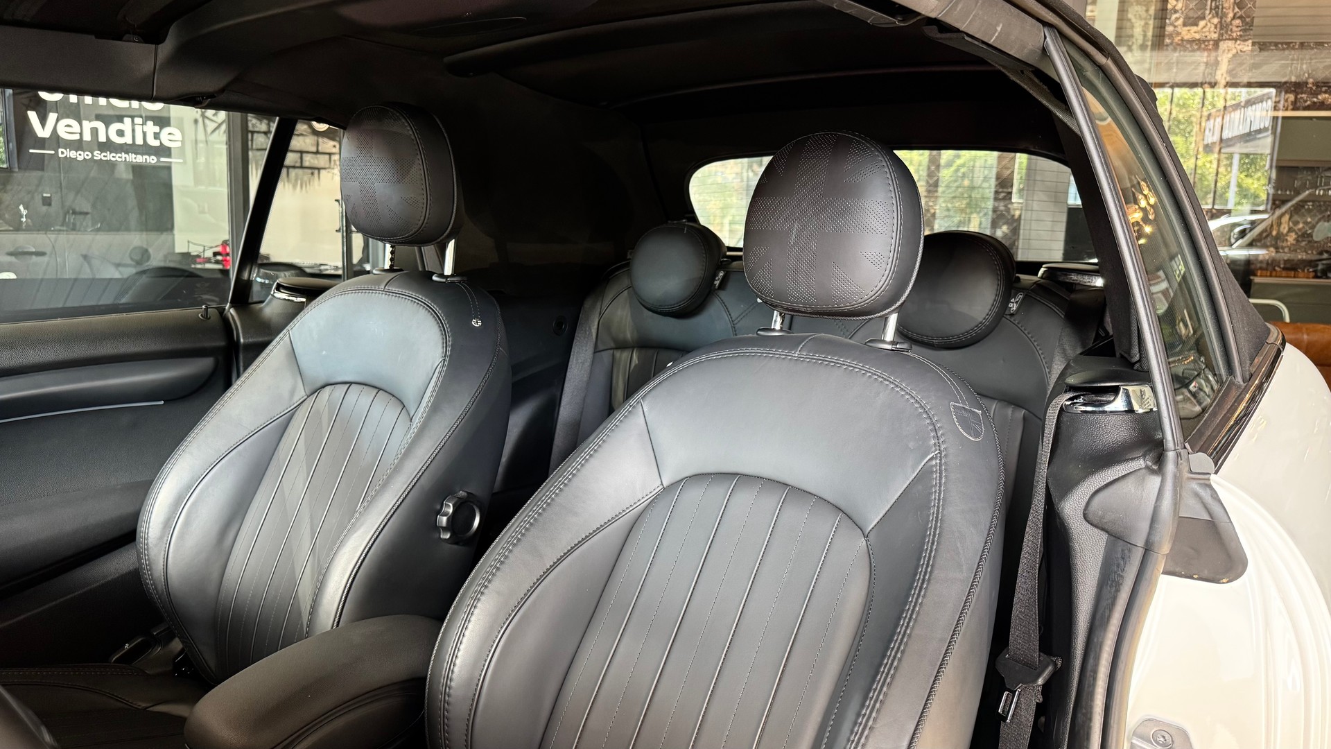 MINI Cooper John Cooper Works Cabriolet Steptronic-image-8