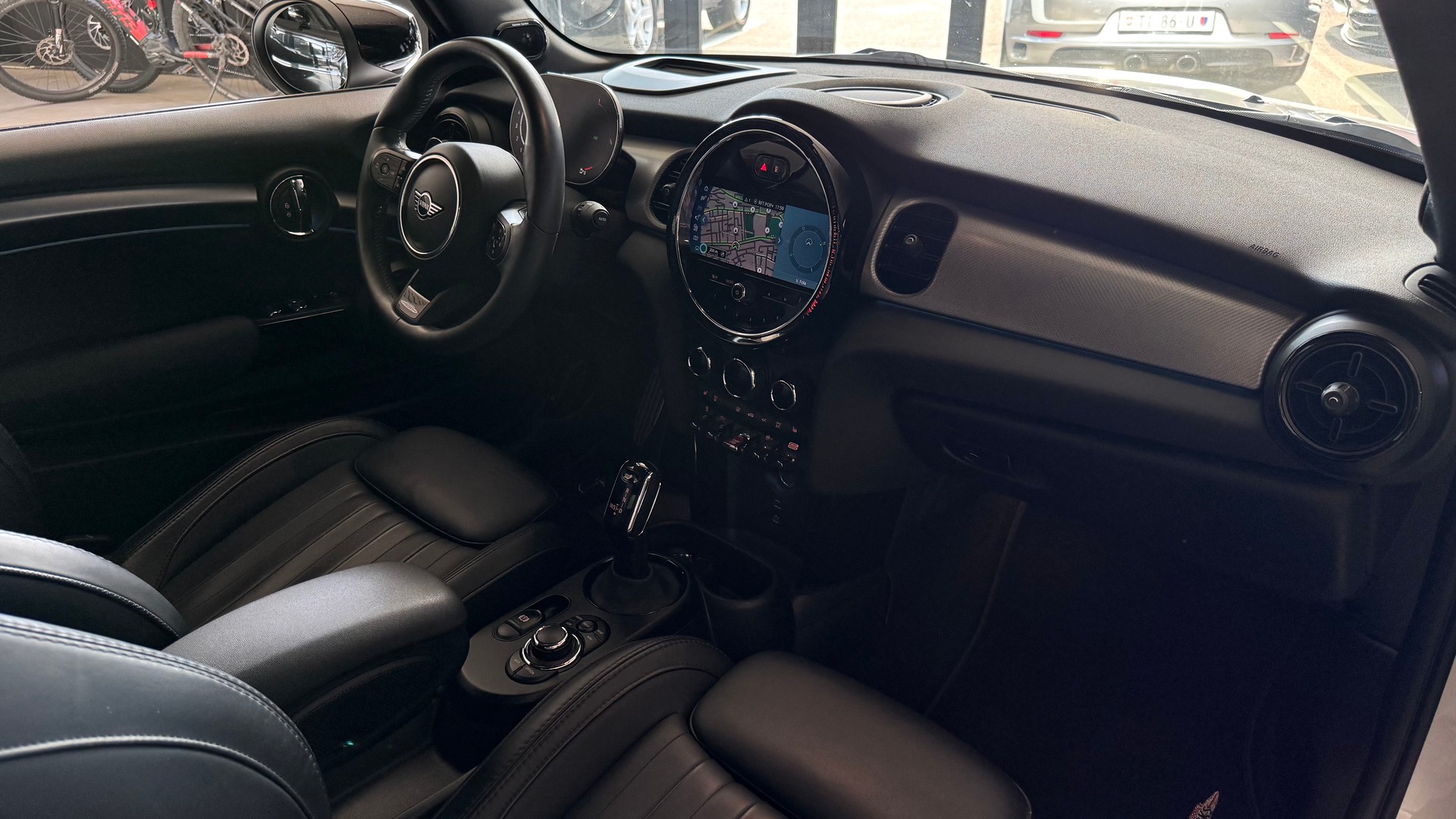 MINI Cooper John Cooper Works Cabriolet Steptronic-image-11