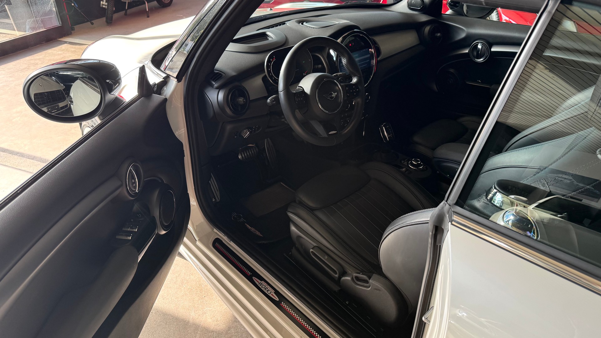 MINI Cooper John Cooper Works Cabriolet Steptronic-image-5