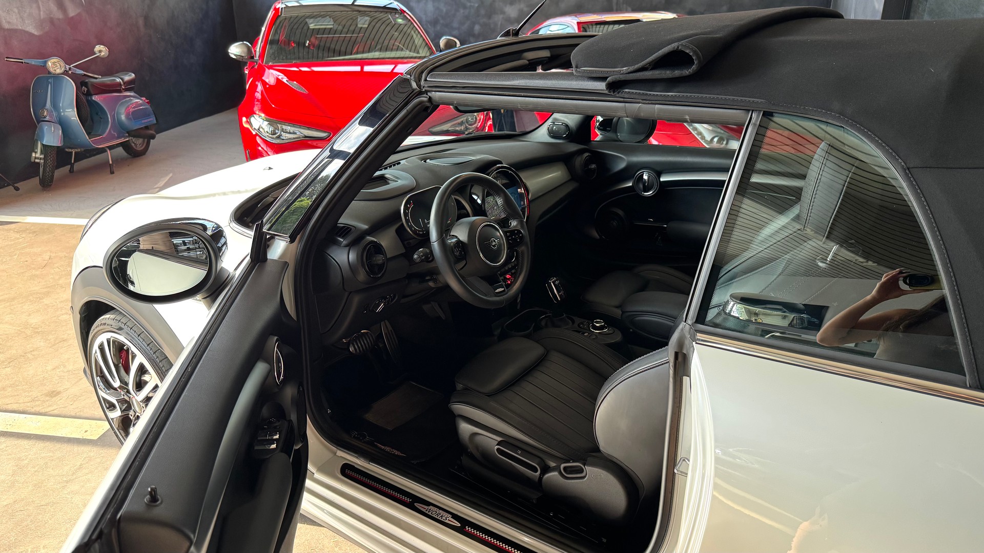 MINI Cooper John Cooper Works Cabriolet Steptronic-image-6