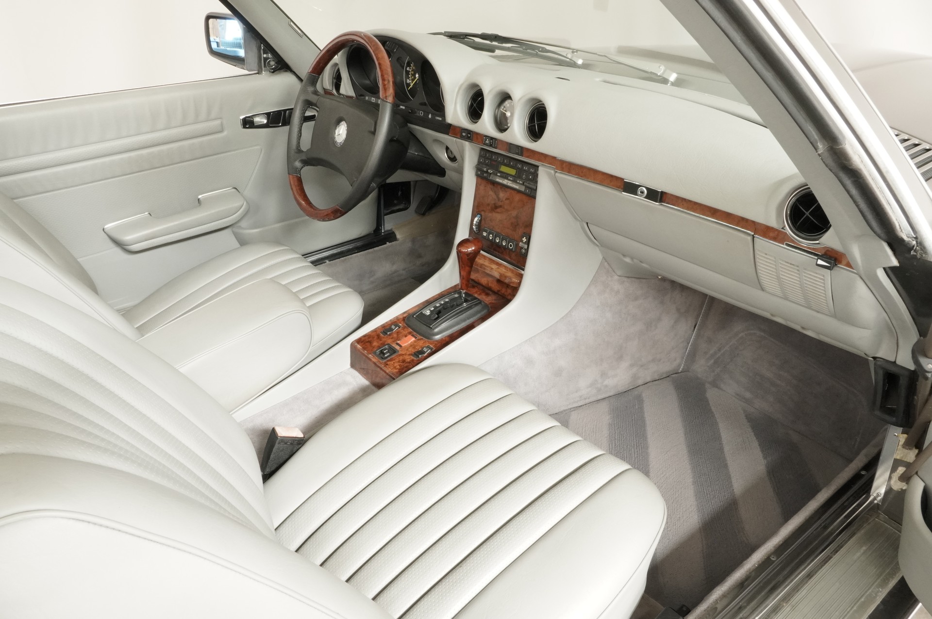 MERCEDES-BENZ 380 SL Automatic ( R107 )-image-11