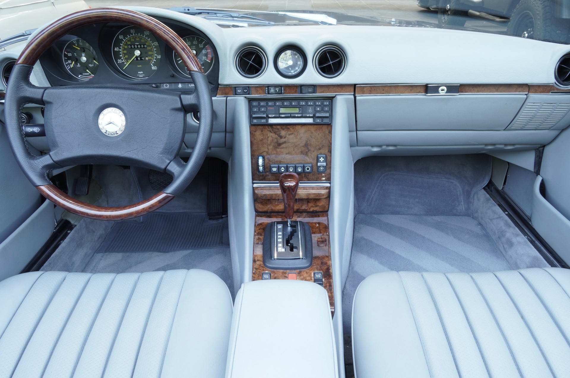 MERCEDES-BENZ 380 SL Automatic ( R107 )-image-13