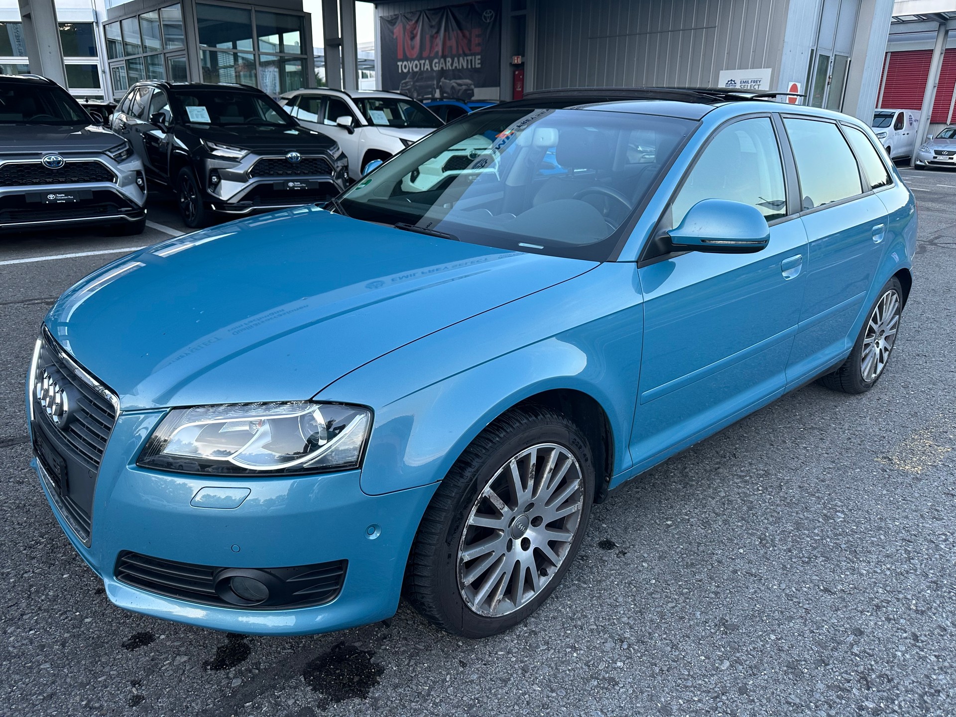 AUDI A3 Sportback 2.0 TFSI Ambiente quattro S-tronic-image-2