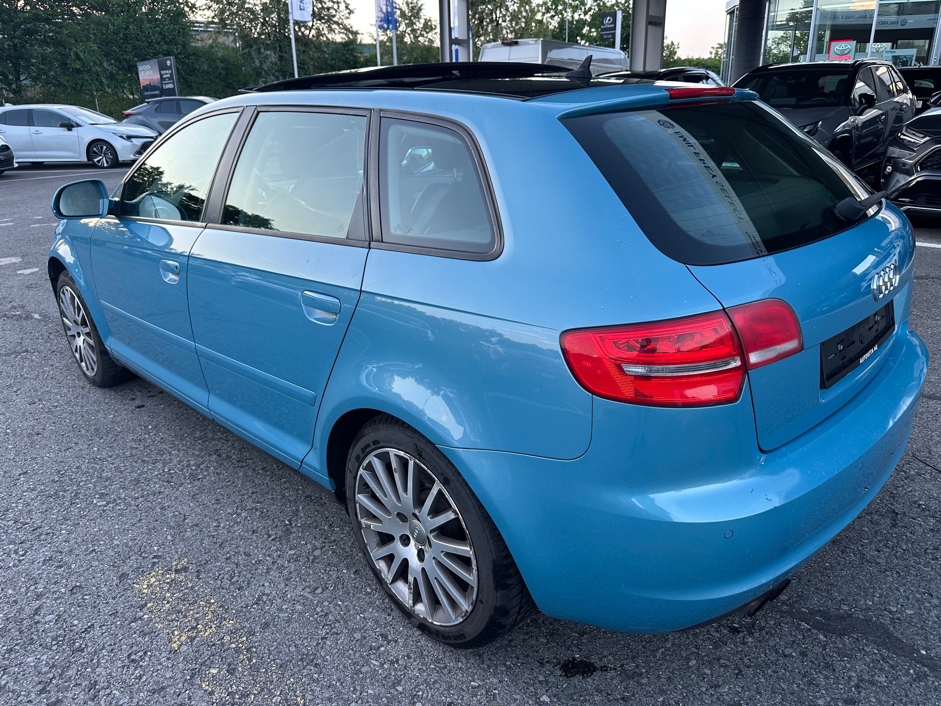 AUDI A3 Sportback 2.0 TFSI Ambiente quattro S-tronic-image-5