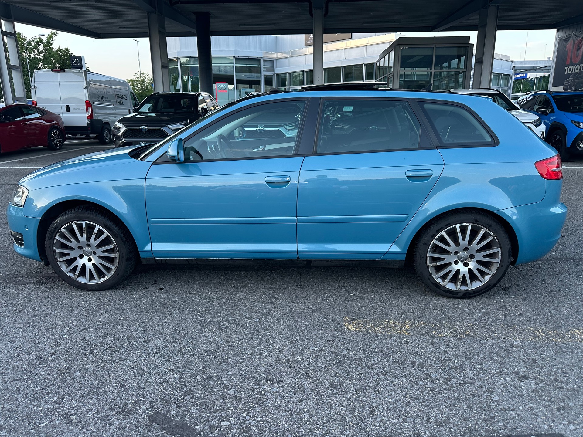 AUDI A3 Sportback 2.0 TFSI Ambiente quattro S-tronic-image-6
