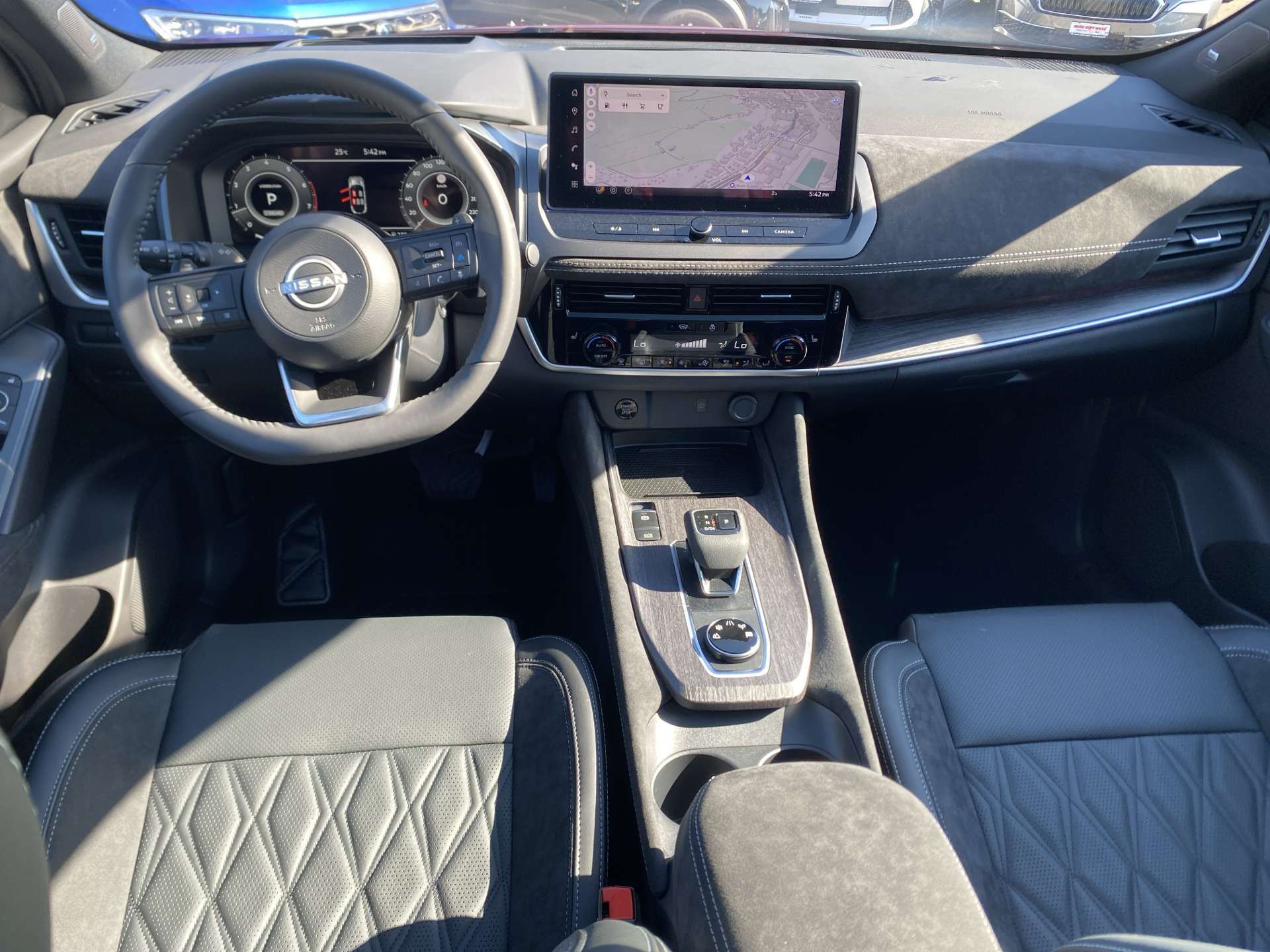 NISSAN Qashqai 1.3 DIG-T MHEV Tekna+ 4x4 Xtronic-Automat-image-4