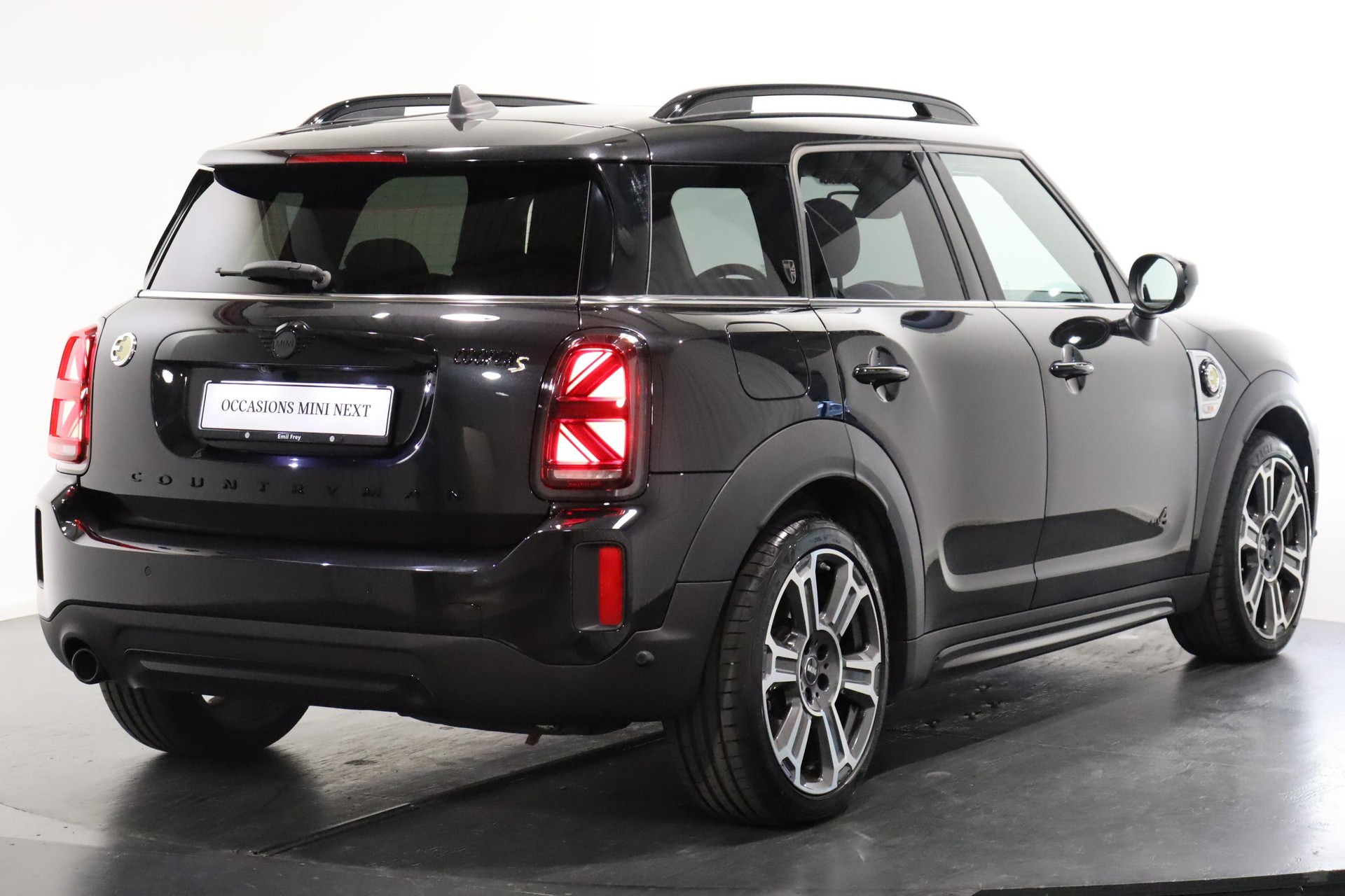 MINI Countryman F60 1.5i Cooper S E ALL4-image-3