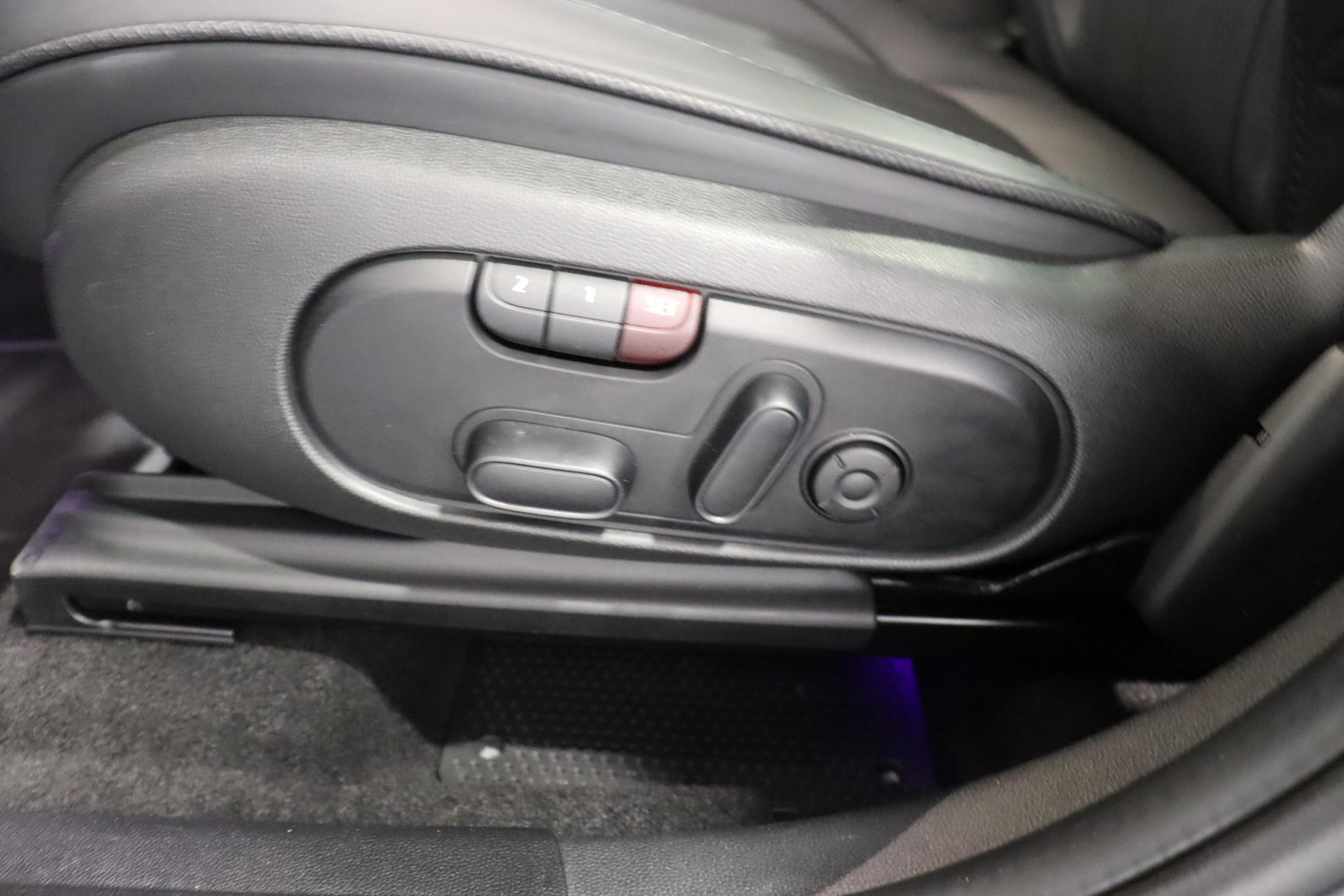 MINI Countryman F60 1.5i Cooper S E ALL4-image-18