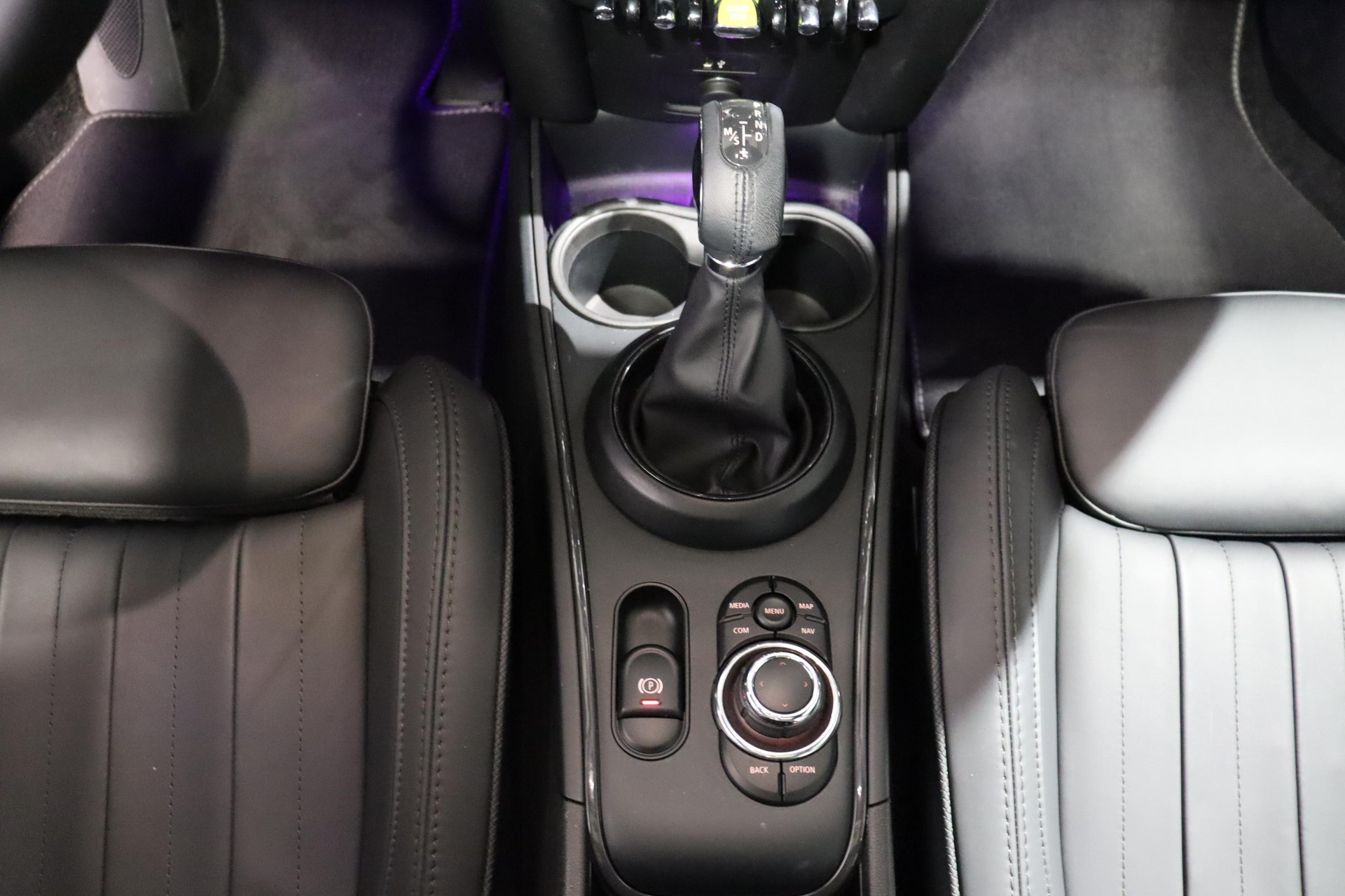 MINI Countryman F60 1.5i Cooper S E ALL4-image-12