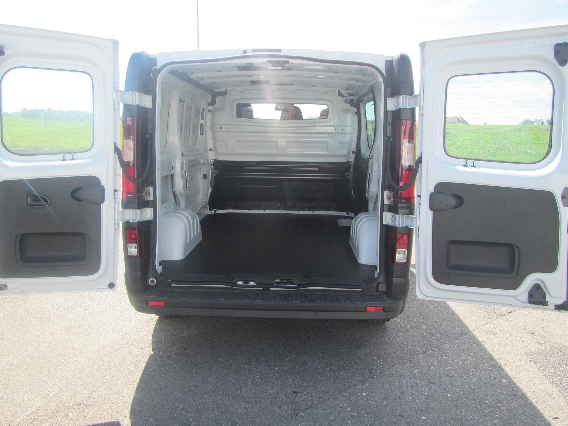NISSAN Primastar dCi 150 3.0 L1H1 Acenta-image-6