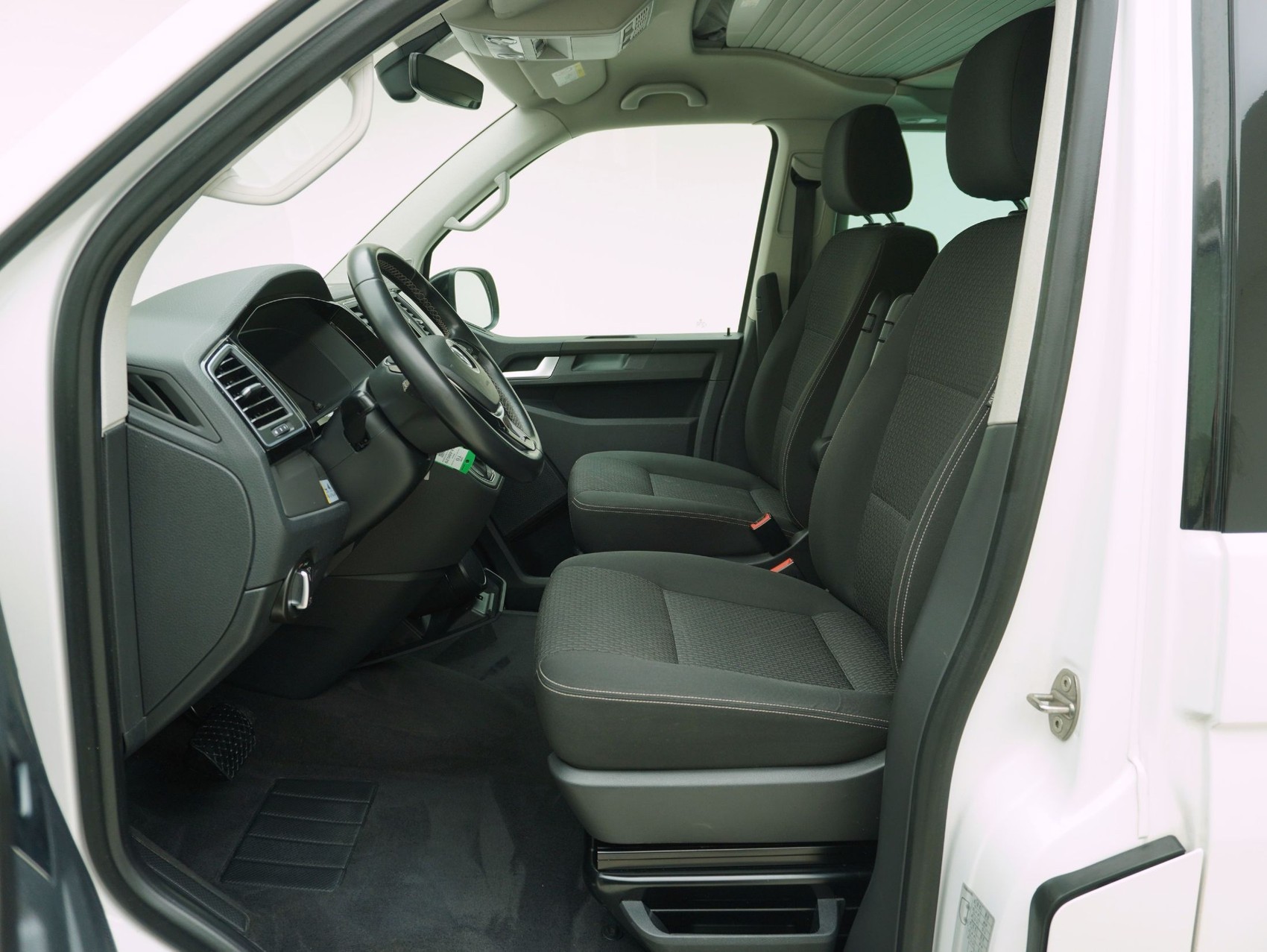 VW T6 California 3000 2.0 TDI DSG Beach 4Motion-image-12