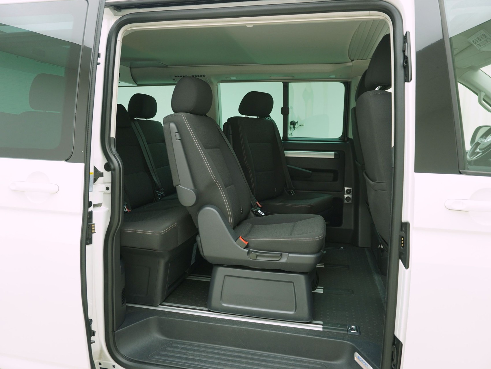 VW T6 California 3000 2.0 TDI DSG Beach 4Motion-image-14