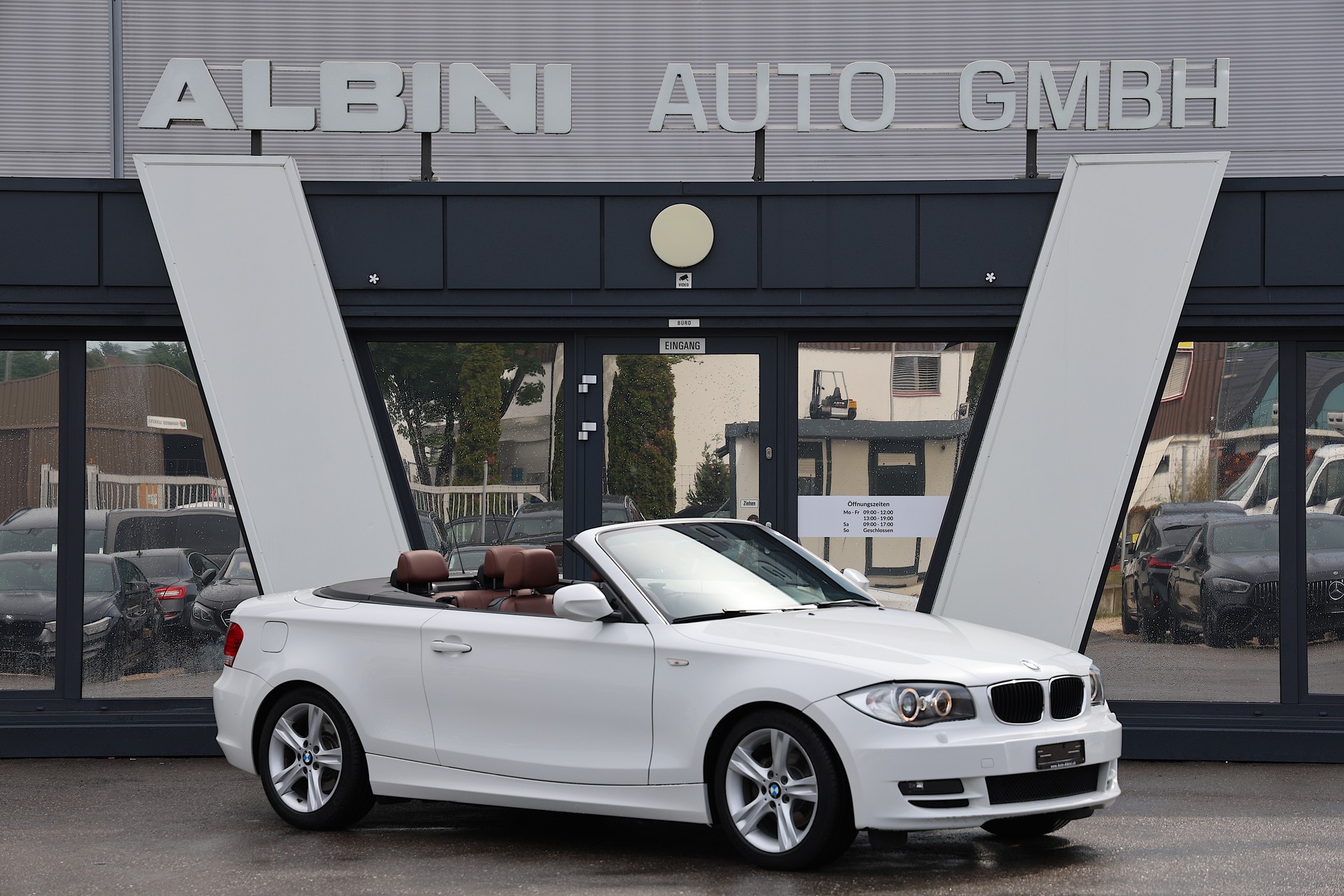 BMW 125i Cabrio-showroom-element-1