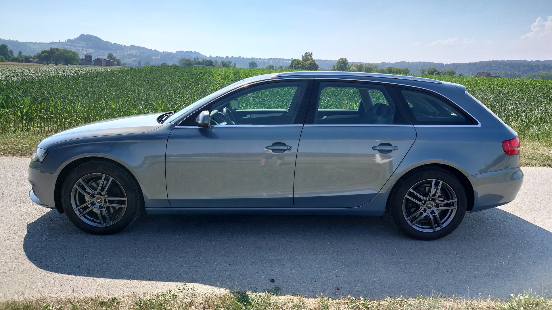 AUDI A4 Avant 1.8 TFSI-image-1