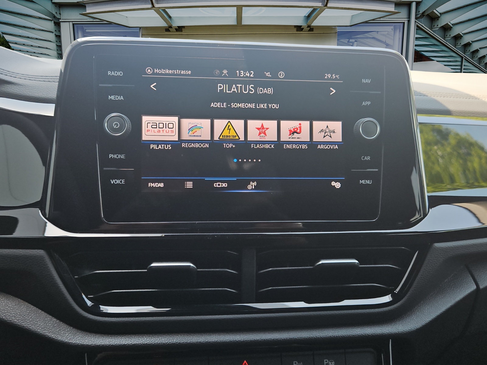 VW T-Roc 1.5 TSI EVO R-Line DSG-image-17