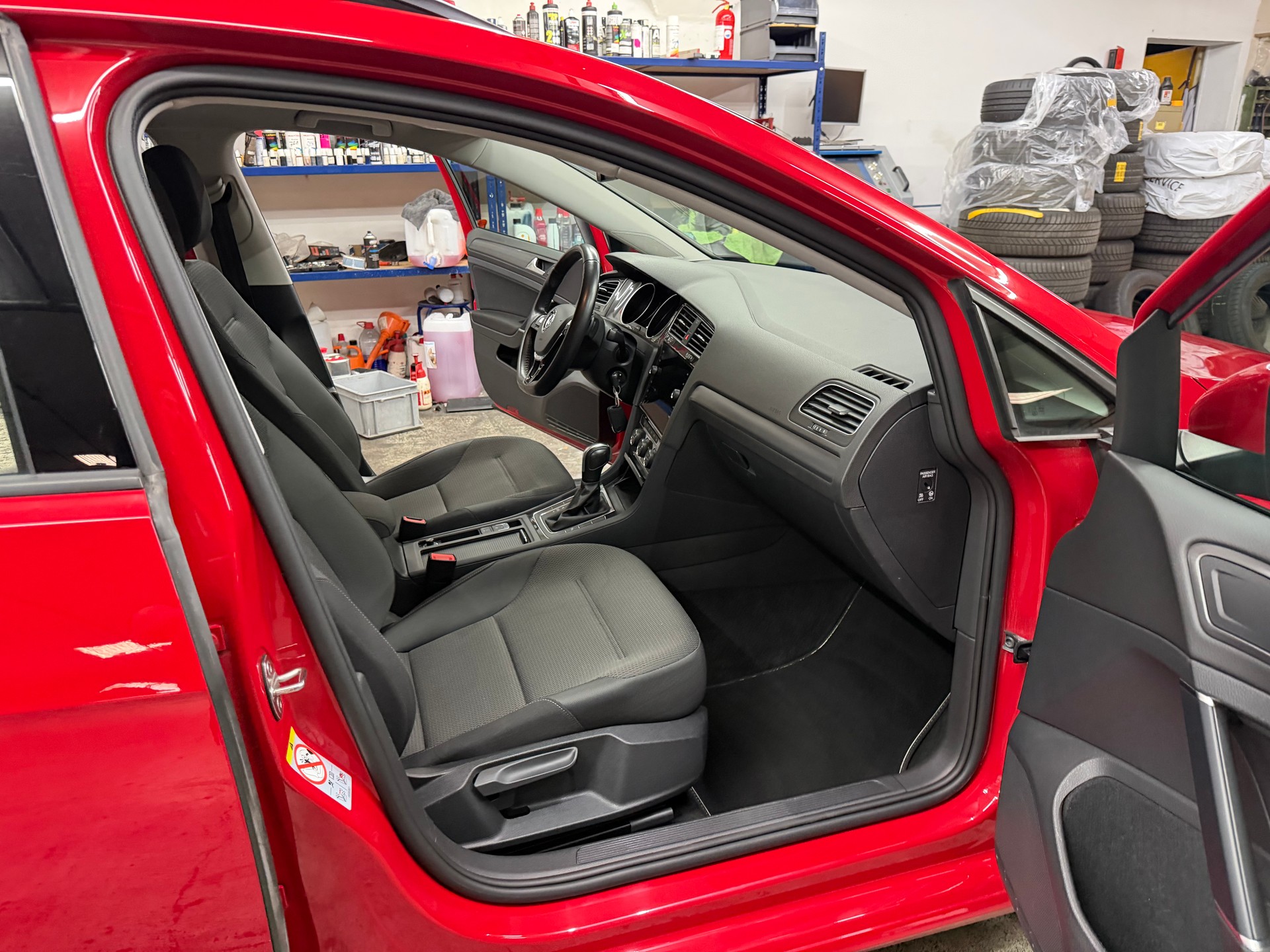 VW Golf Variant 2.0 TDI Comfortline DSG-image-11